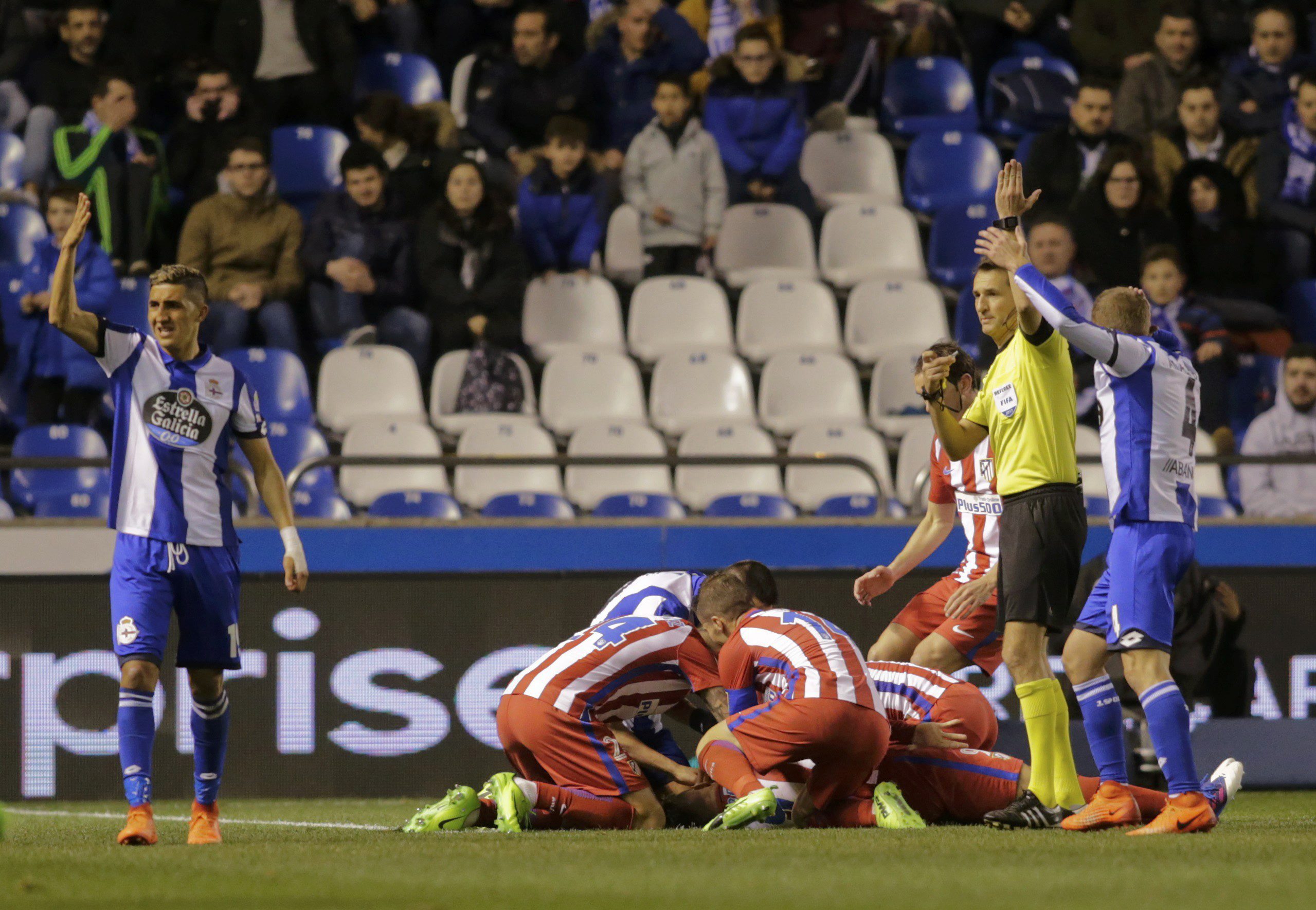 2017-03-02T214304Z_1443176352_LR1ED321OBG78_RTRMADP_3_SOCCER-SPAIN-COR-ATM