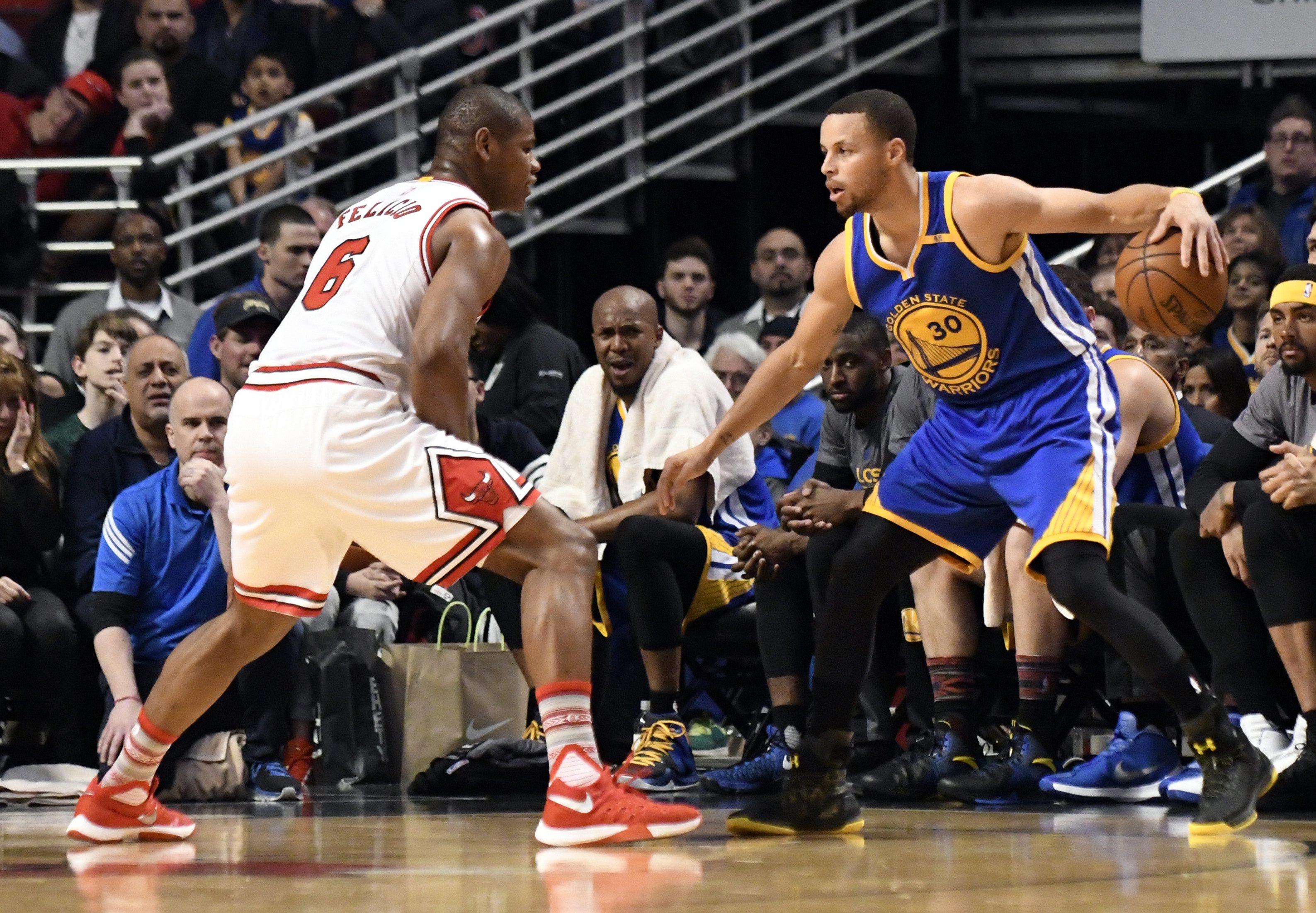 2017-03-03T024041Z_1141577869_NOCID_RTRMADP_3_NBA-GOLDEN-STATE-WARRIORS-AT-CHICAGO-BULLS
