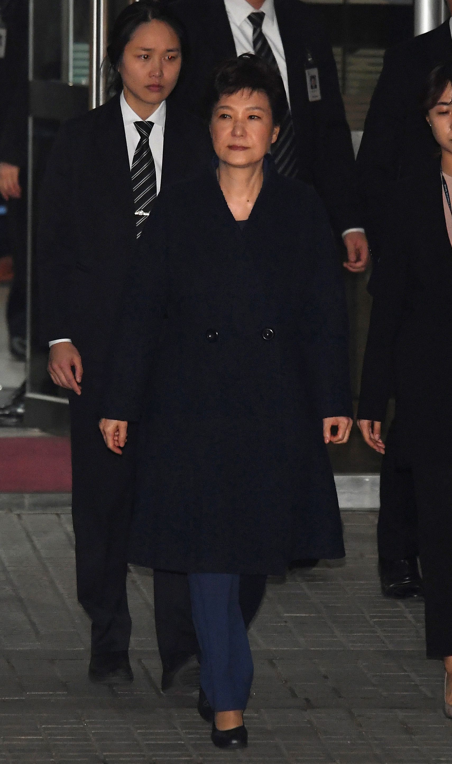 Park Geun-hye izlazi iz sudnice nakon saslušanja