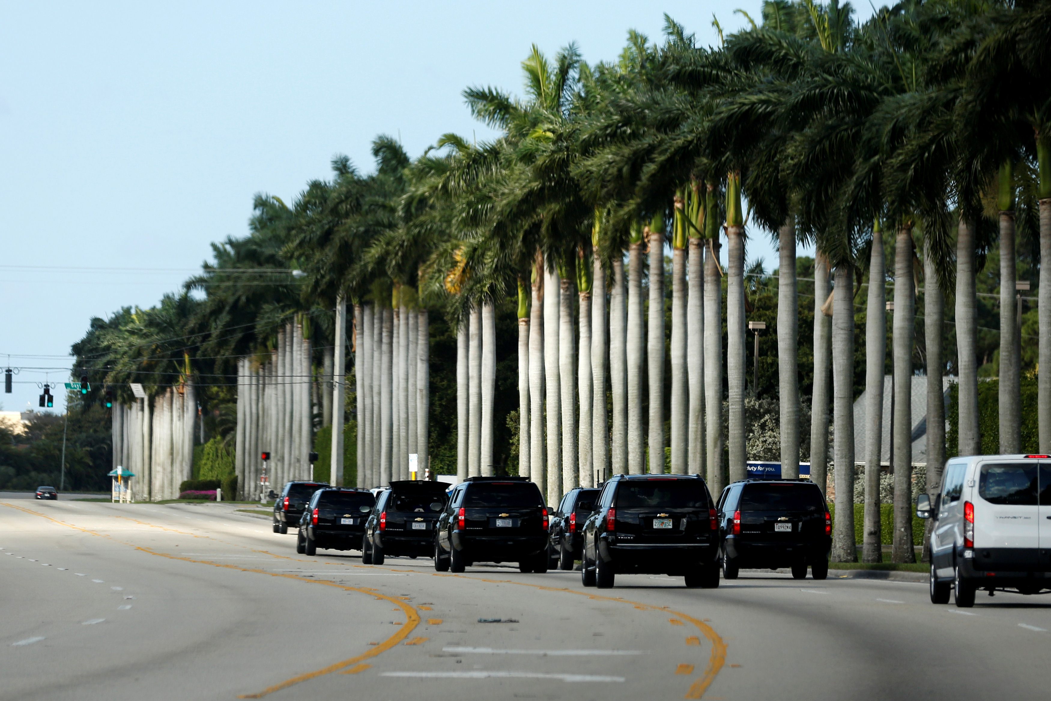 Američki predsjednik Donald Trump putuje kolonom praćenih vozila
