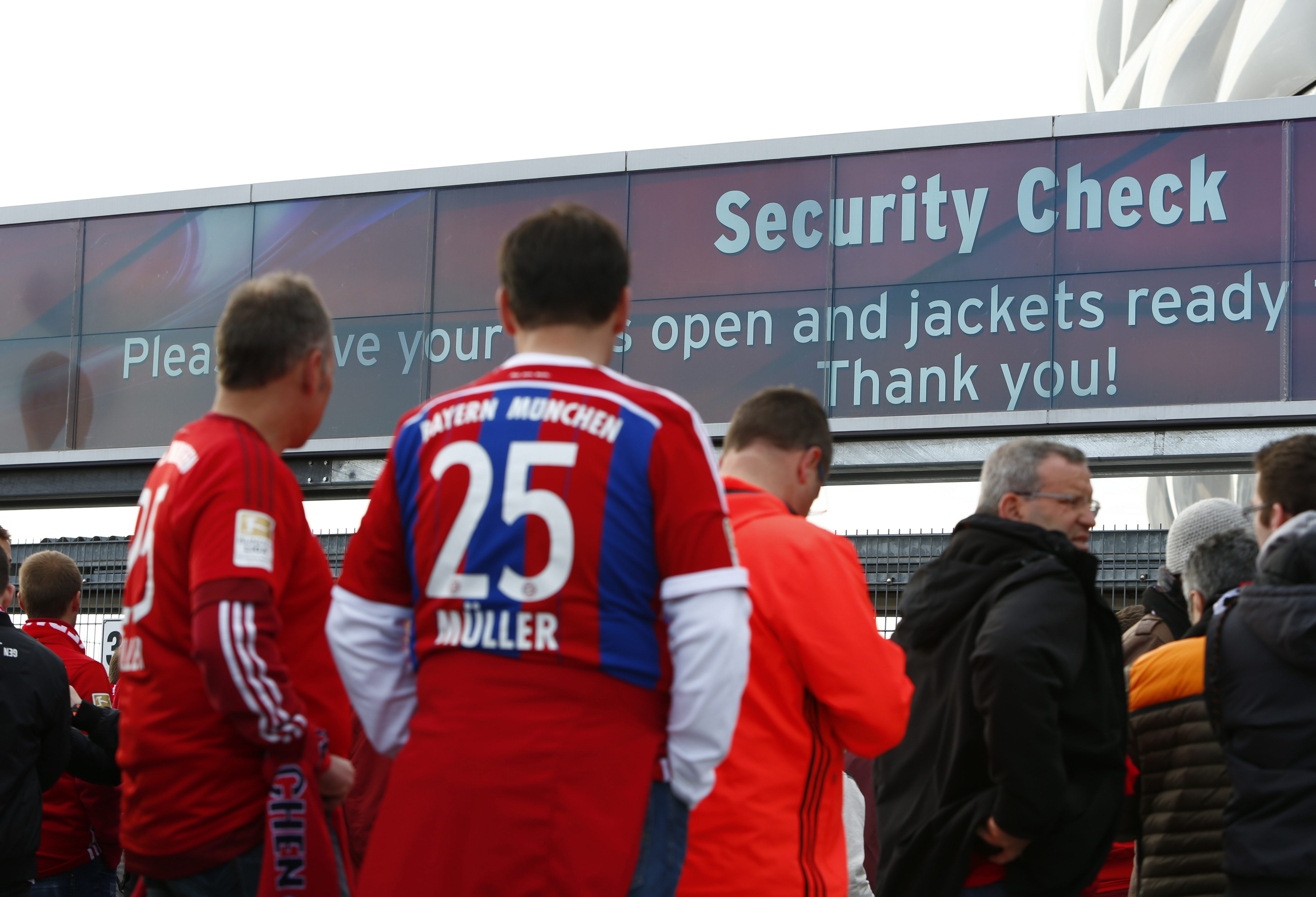 2017-04-12T161637Z_135015397_MT1ACI14777250_RTRMADP_3_SOCCER-CHAMPIONS-BAY-MAD