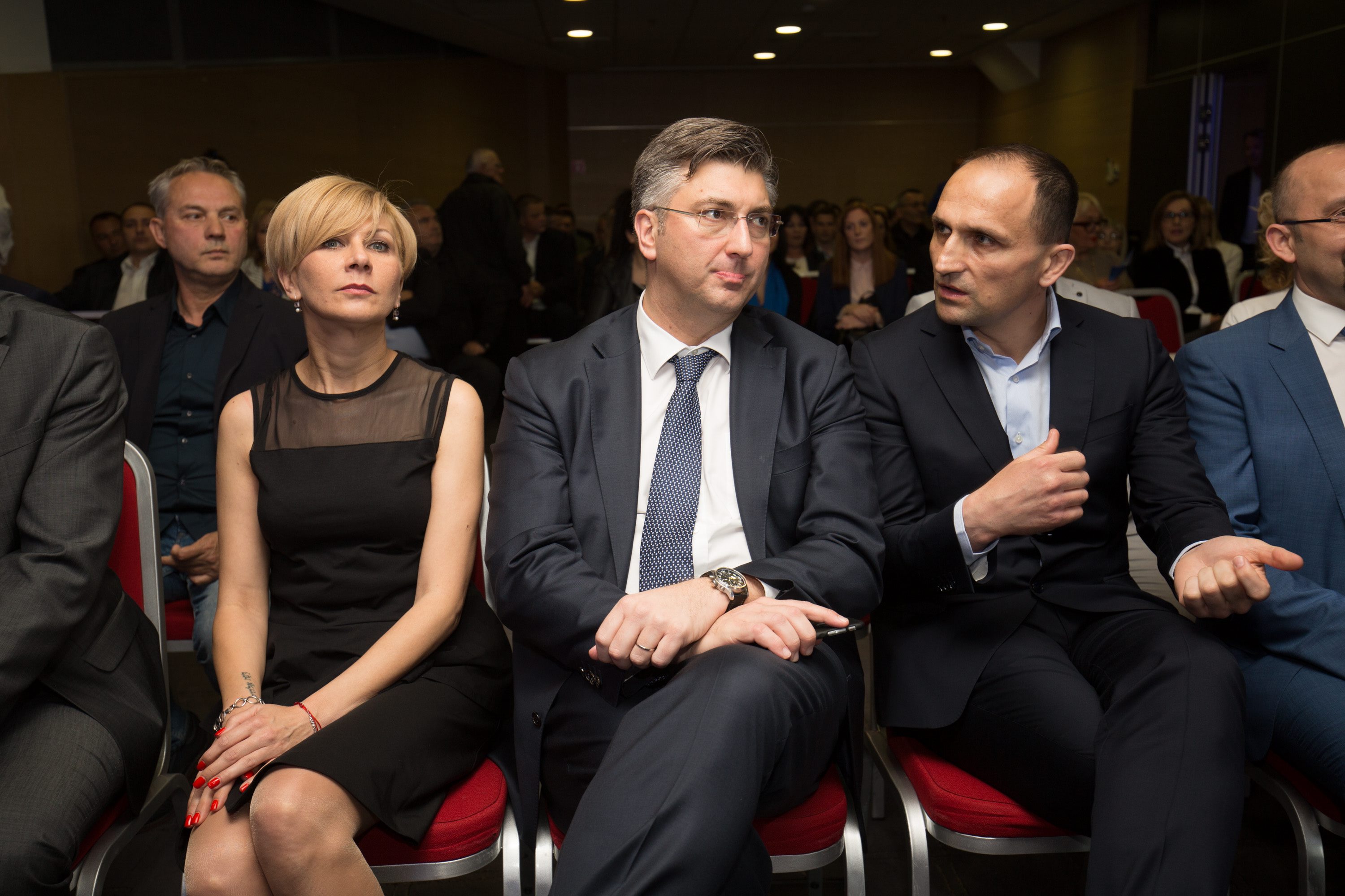 Na fotografiji: Ivana Šojat-Kuči (kandidatkinja za gradonačelnicu Osijeka), premijer Andrej Plenković i Ivan Anušić (kandidat za župana osječko-baranjskog)