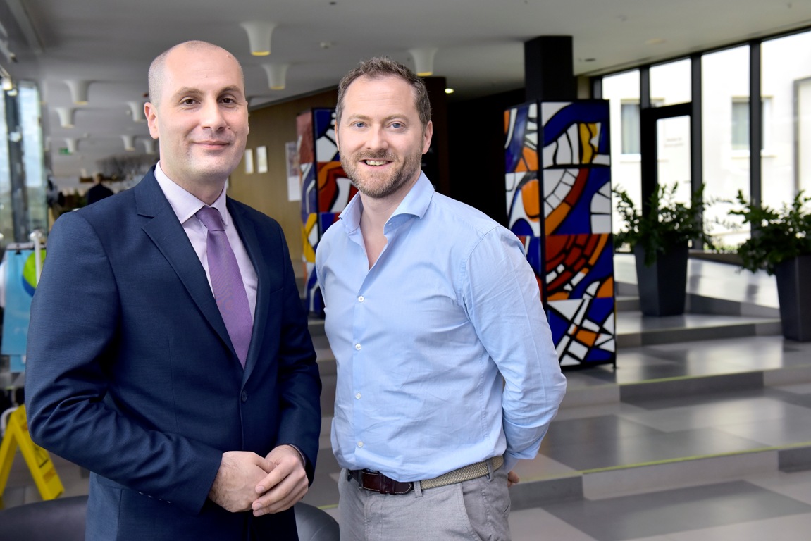 HRT-ov glasnogovornik i rukovoditelj komunikacija Igor Ćutuk s direktorom korporacijskih komunikacija BBC-a Johnom Shieldom