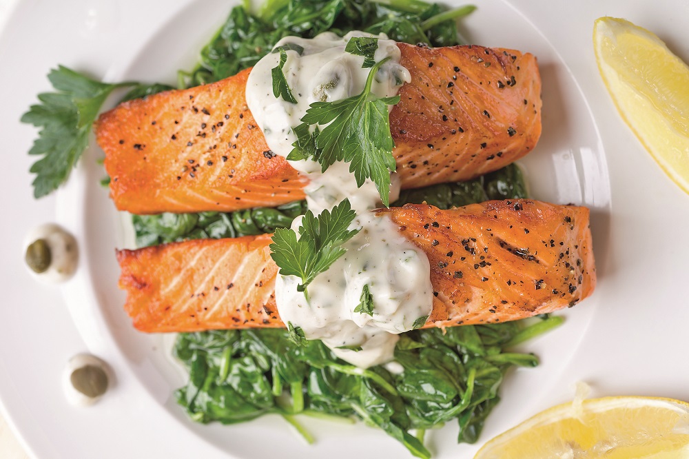 losos-sa-spinatom-i-bijelim-umakom