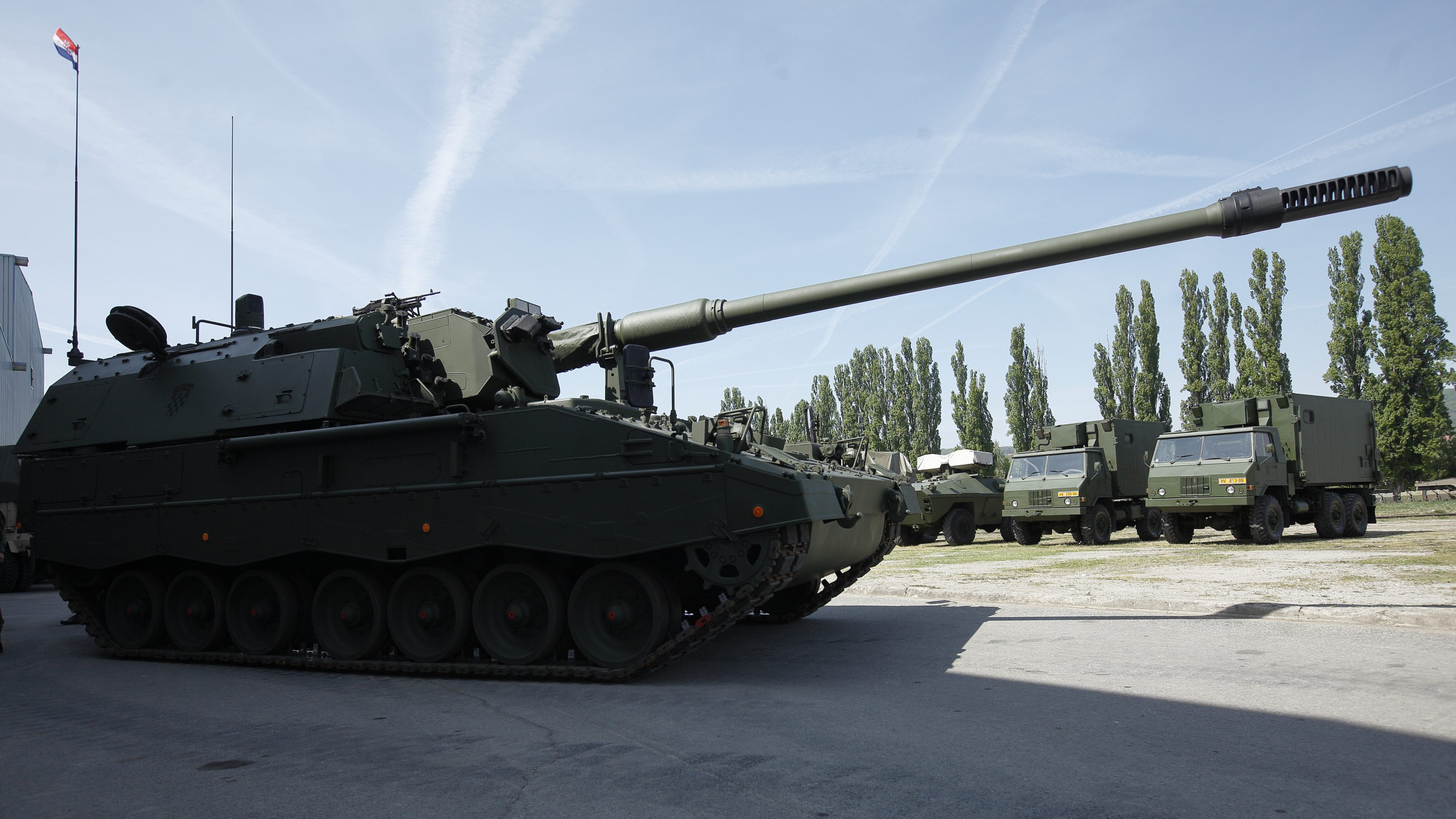 Na fotografiji: haubica PzH2000