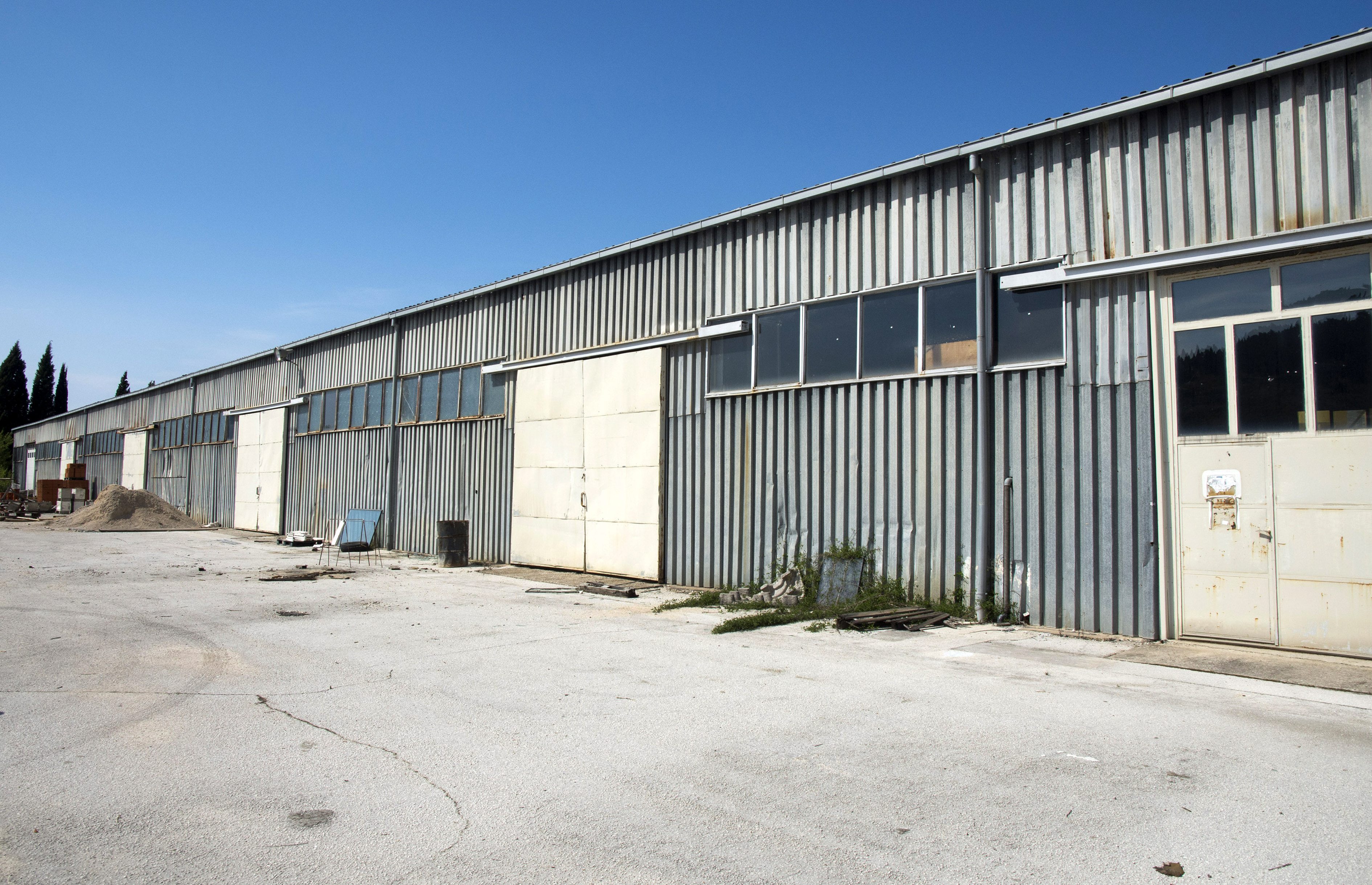 Na fotografiji: Skladišta  koja će se preurediti u tvornicu soka.