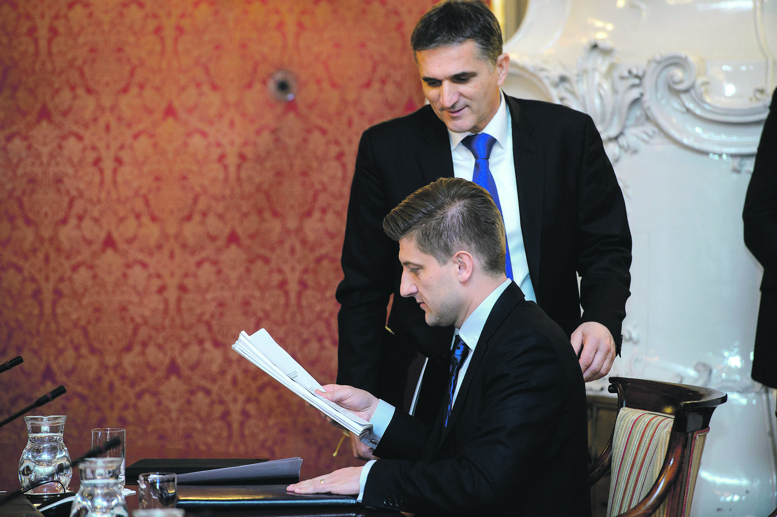 118332-151676-vlada18-190117