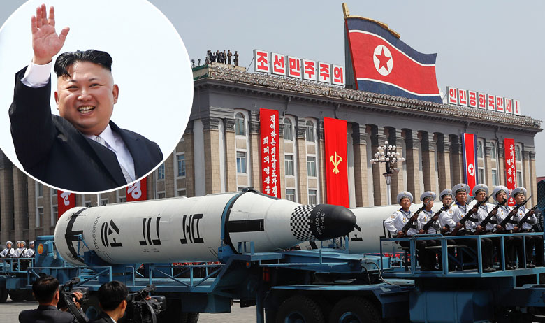 Projektili Pukkuksong-2 SLBMs; u krugu Kim Jong-Un 