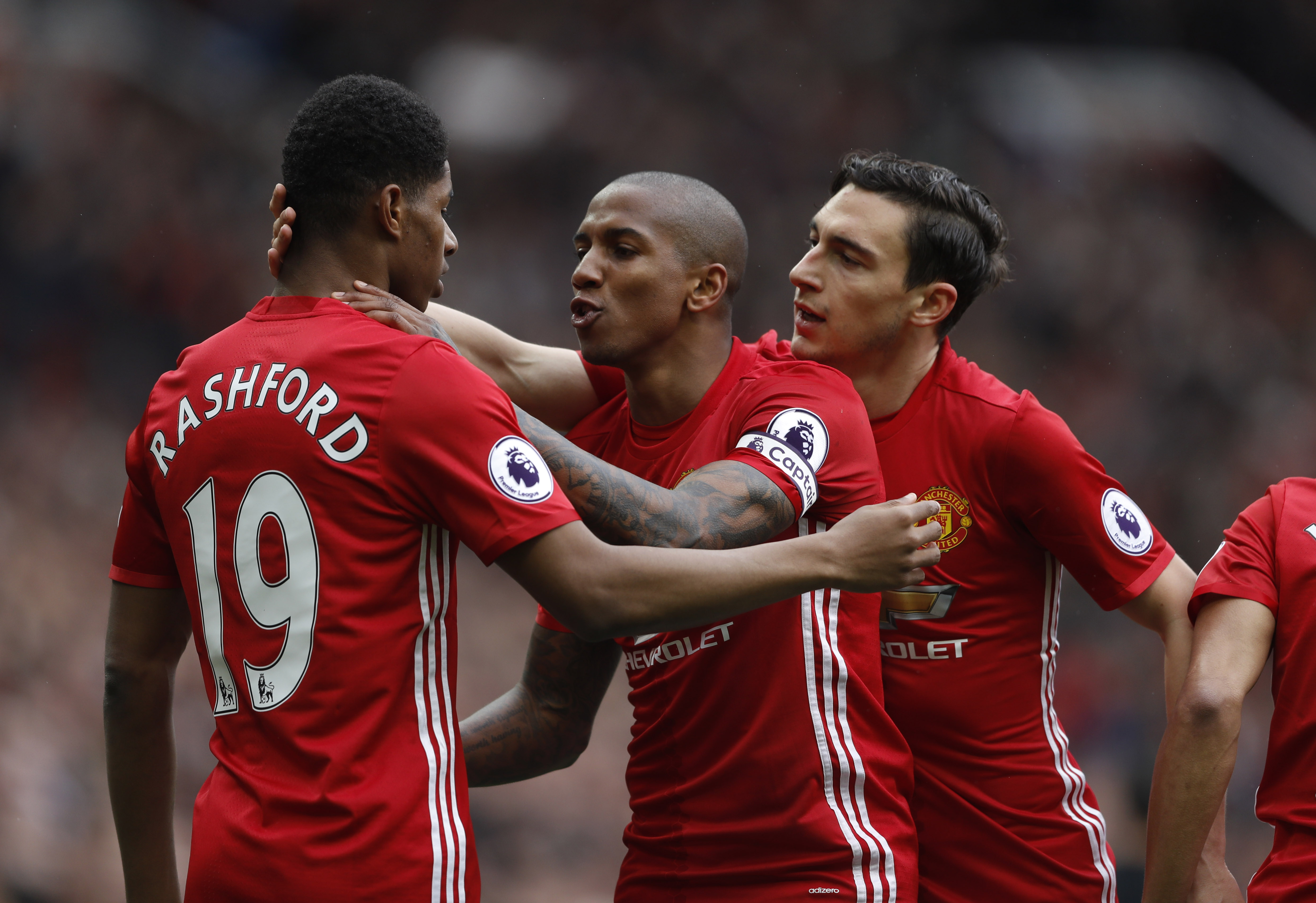 2017-04-16T152654Z_135358014_MT1ACI14779706_RTRMADP_3_SOCCER-ENGLAND-MUN-CHE