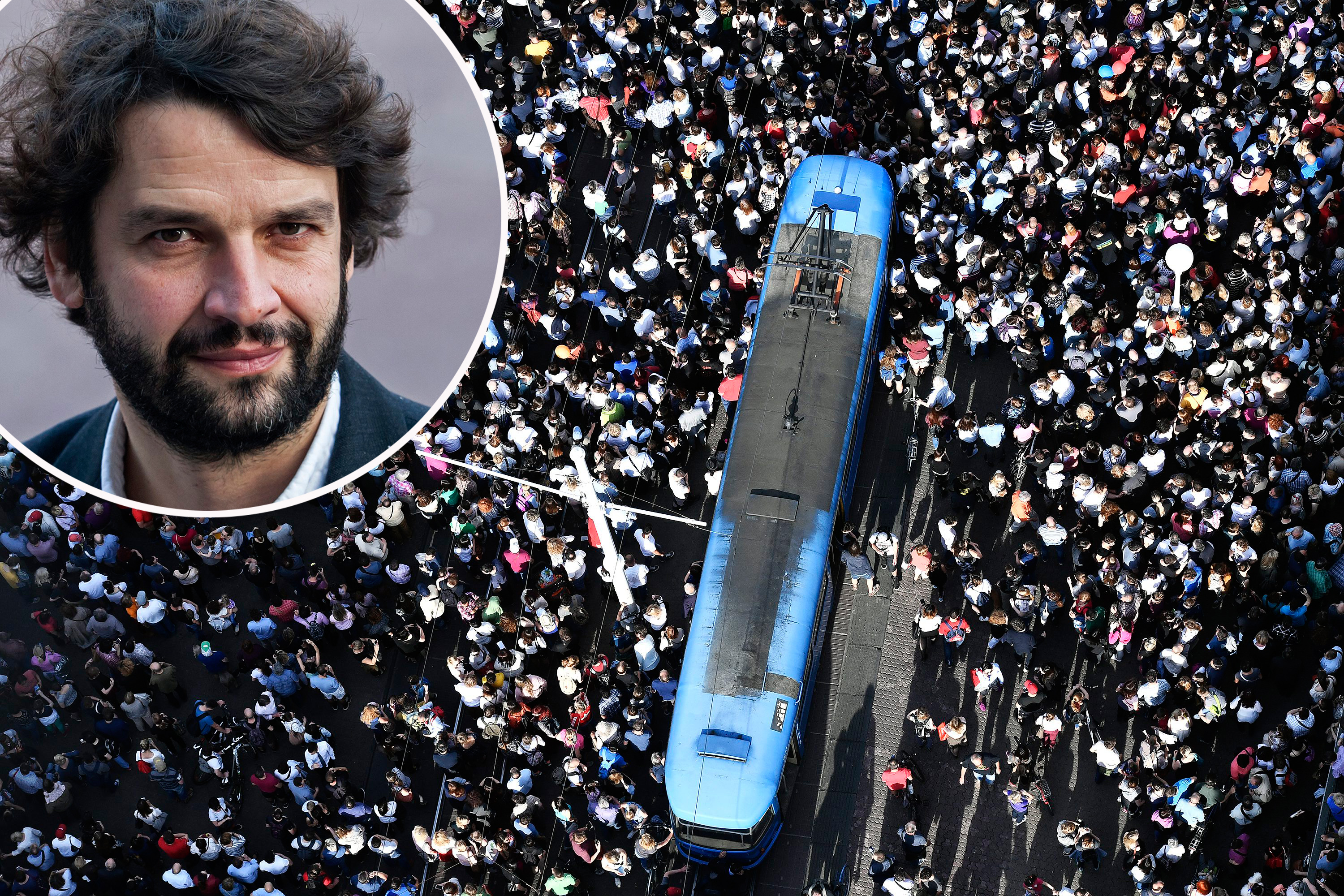 Prosvjed podrške kurikularnoj reformi koji se prošle godine održao na Trgu bana Jelačića u Zagrebu i Boris Jokić u krugu