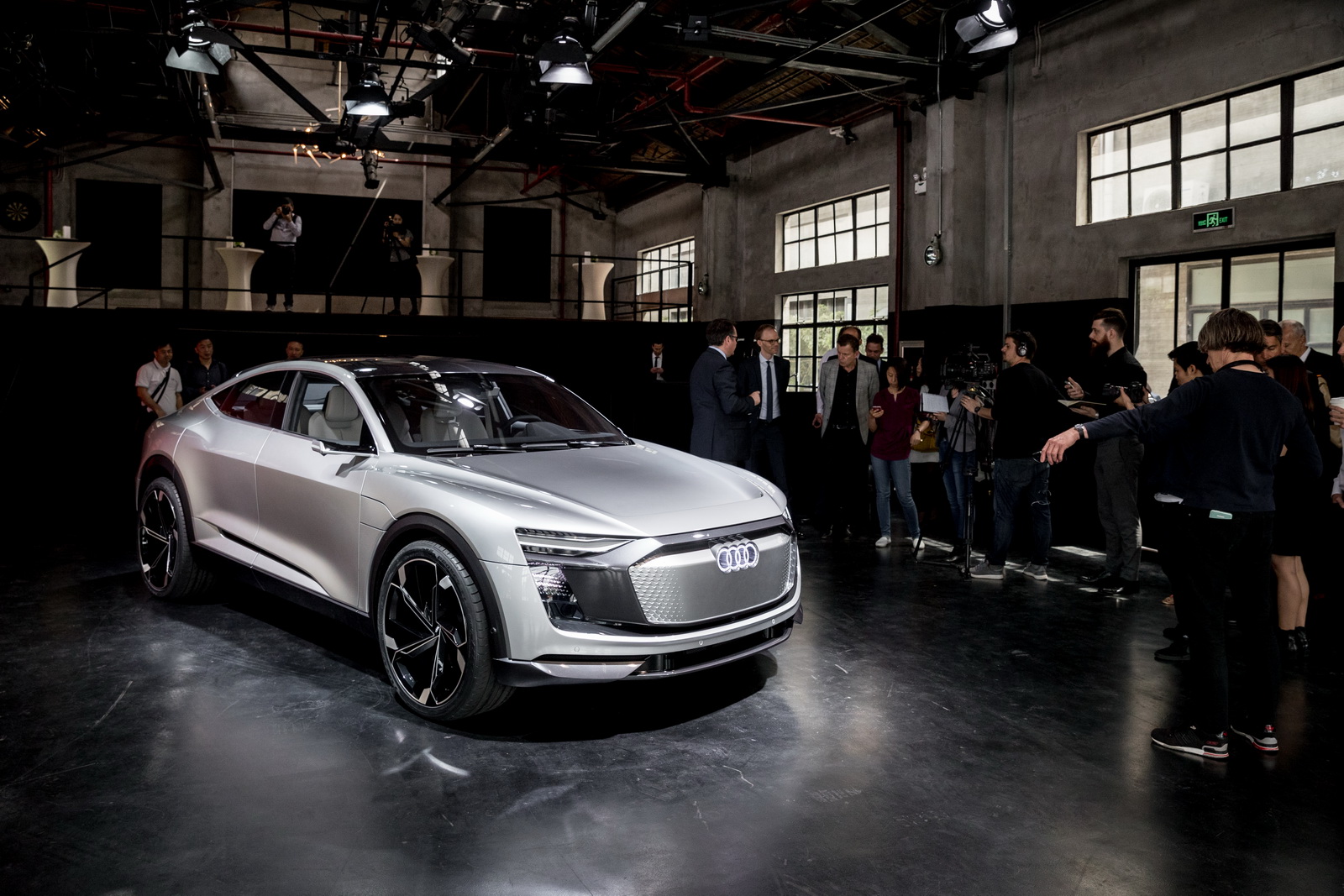 2017-audi-e-tron-sportback-concept-6