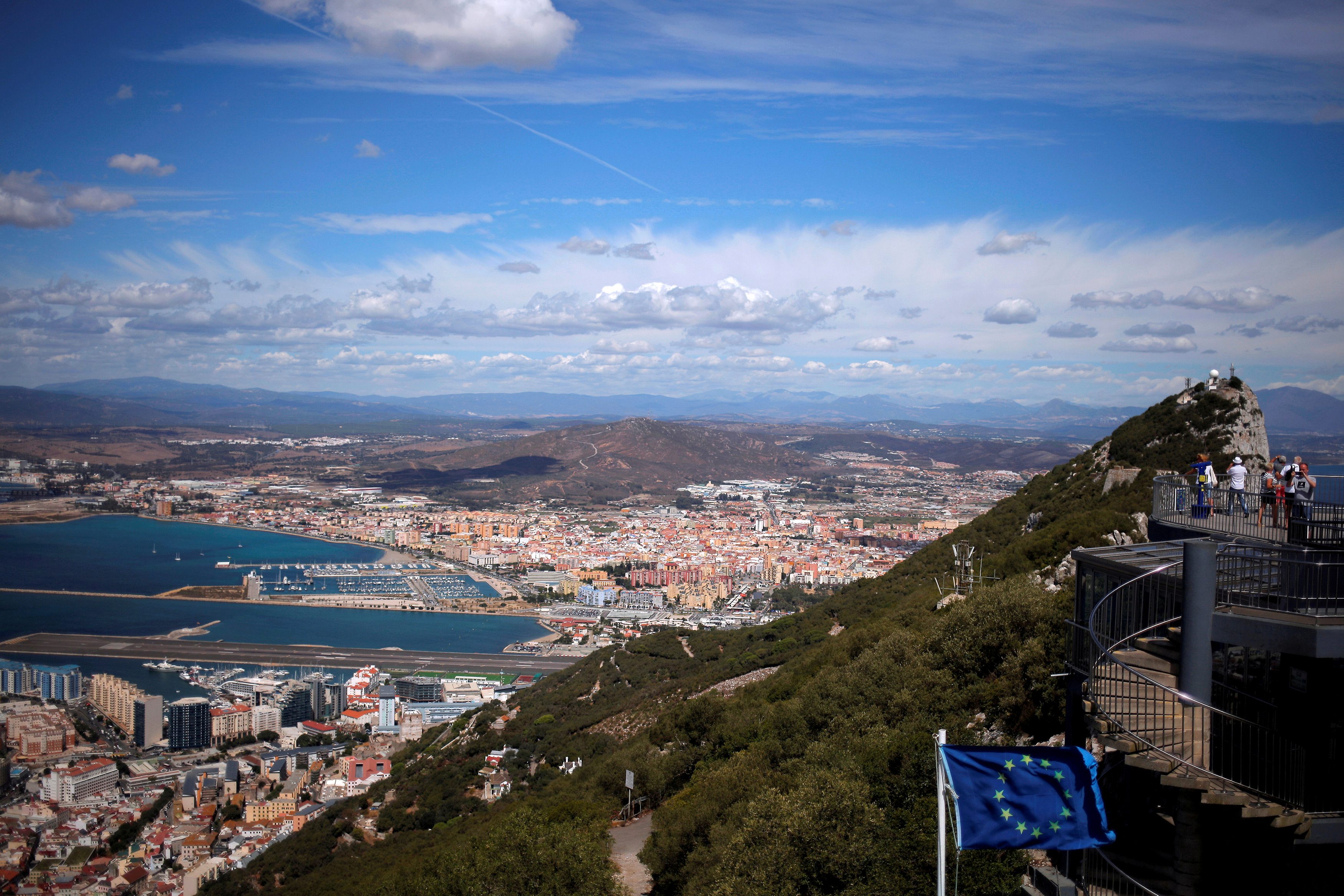 2017-04-01T082954Z_1840557666_RC117C93CFA0_RTRMADP_3_BRITAIN-EU-GIBRALTAR