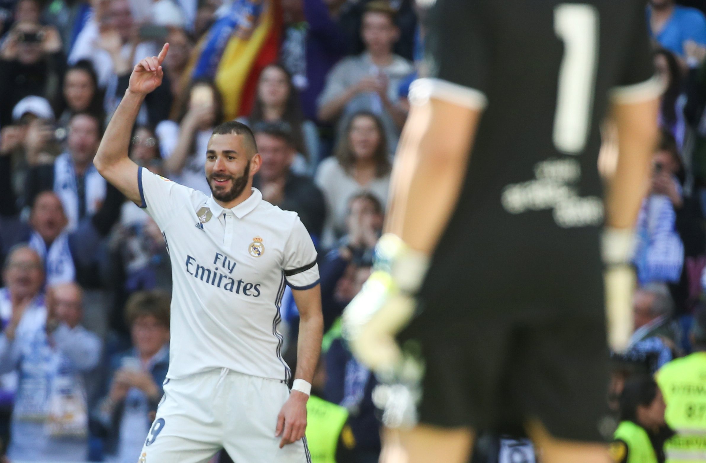 2017-04-02T152743Z_1290938475_RC1945DBF770_RTRMADP_3_SOCCER-SPAIN-REA-ALV