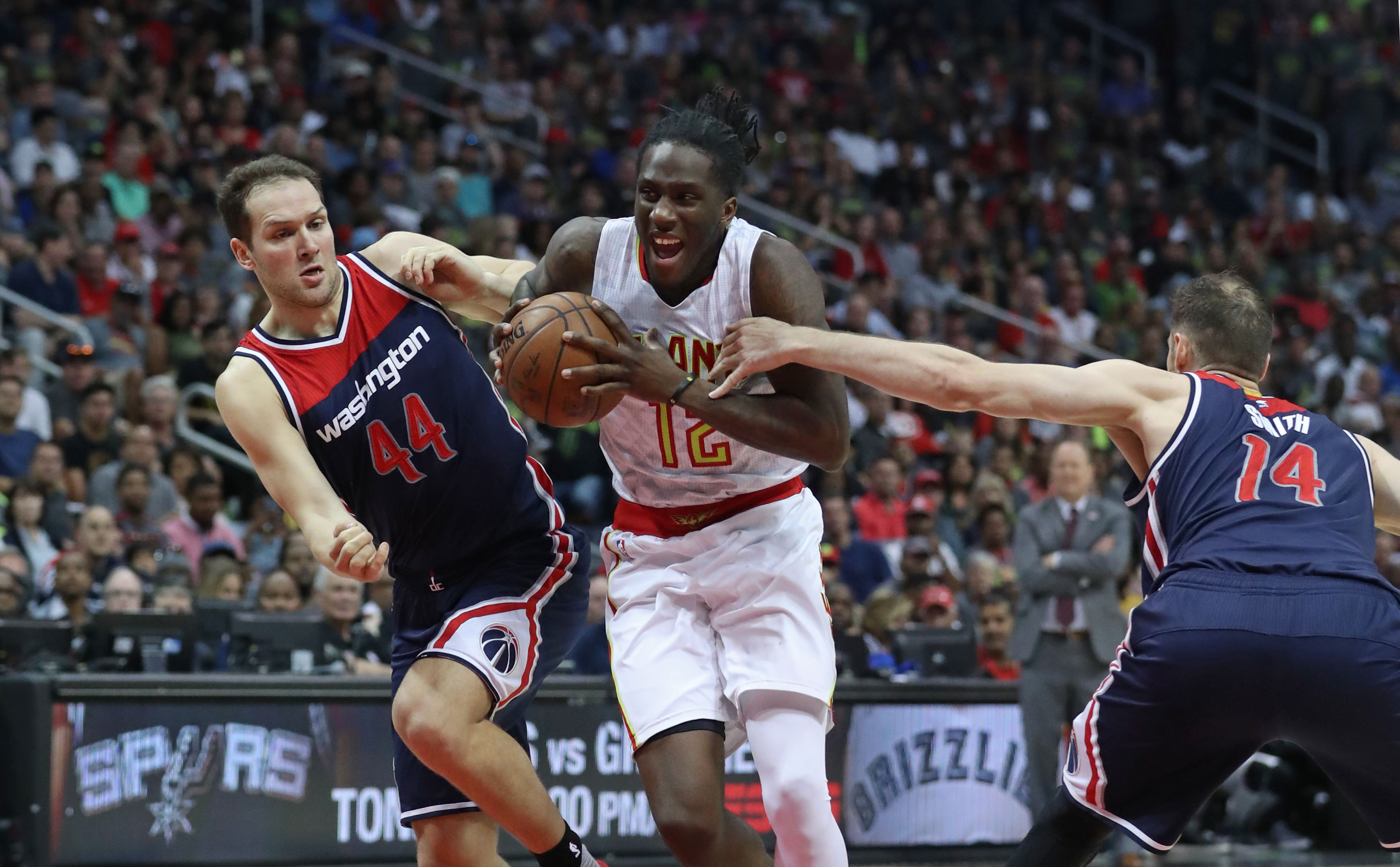2017-04-23T003932Z_927432606_NOCID_RTRMADP_3_NBA-PLAYOFFS-WASHINGTON-WIZARDS-AT-ATLANTA-HAWKS