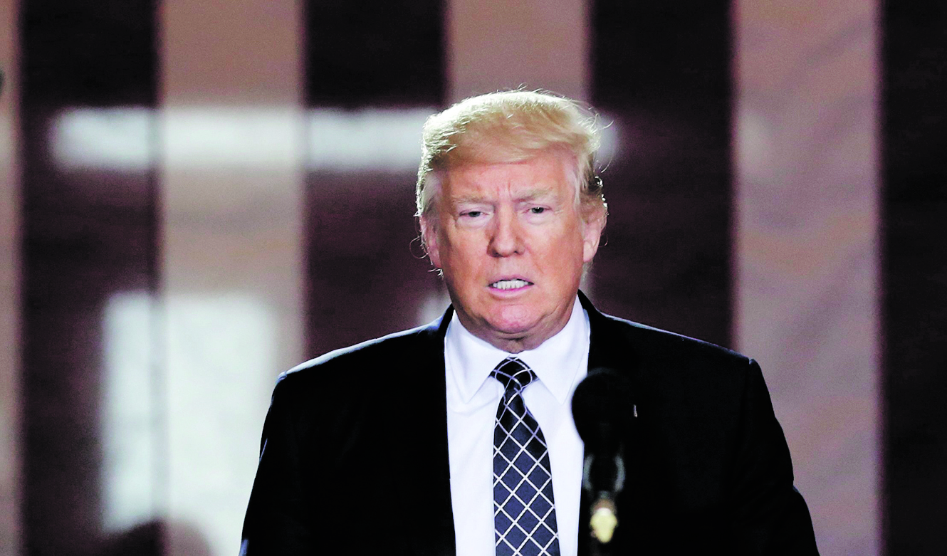 2017-04-25T154054Z_1738242088_HP1ED4P17K527_RTRMADP_3_USA-TRUMP