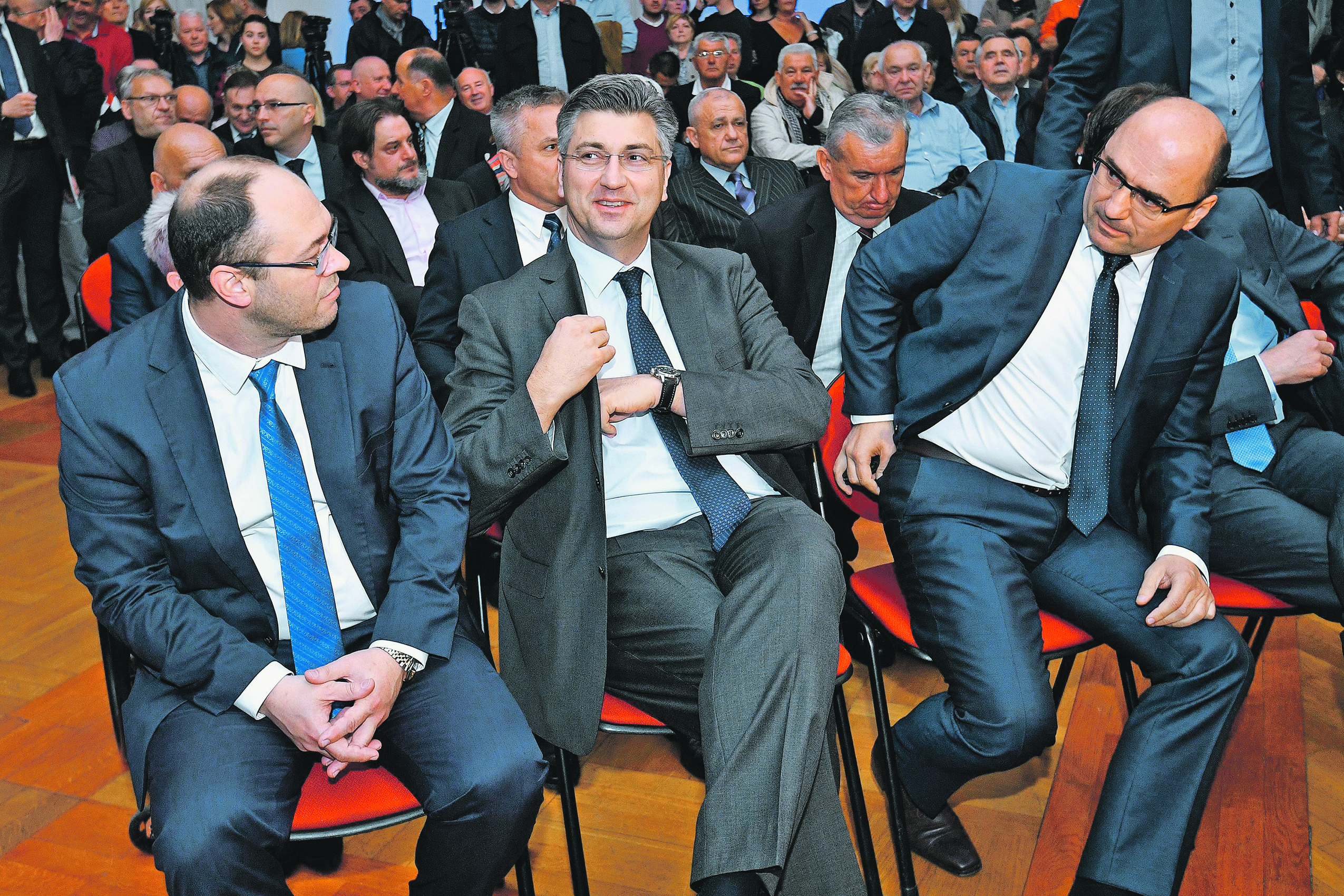 Na fotografiji: Davor Ivo Stier, Andrej Plenković i Milijan Brkić