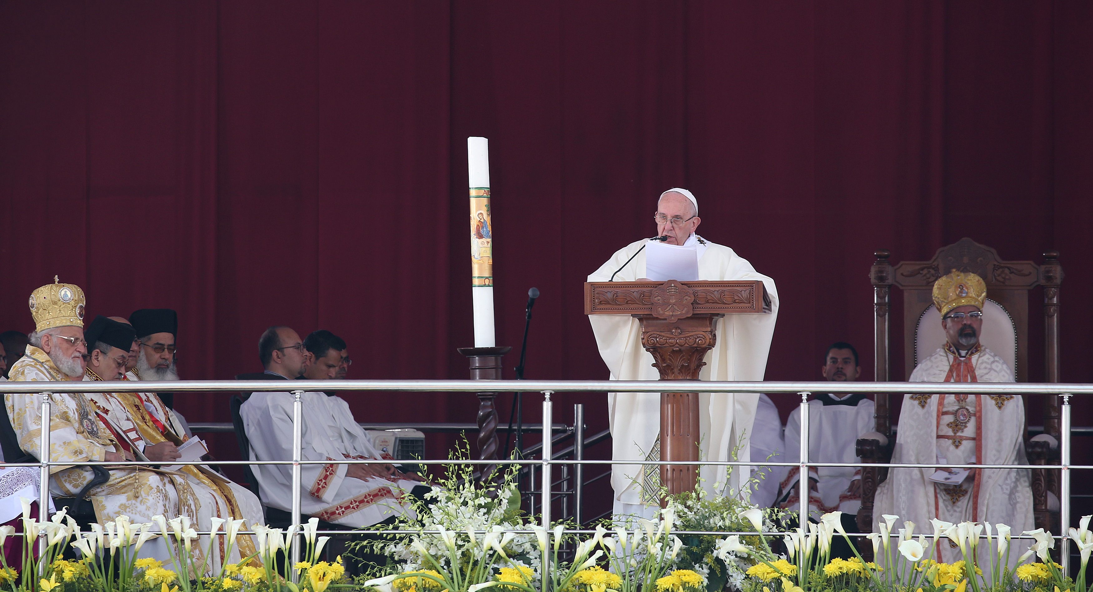 Papa Franjo vodi misu u Kairu