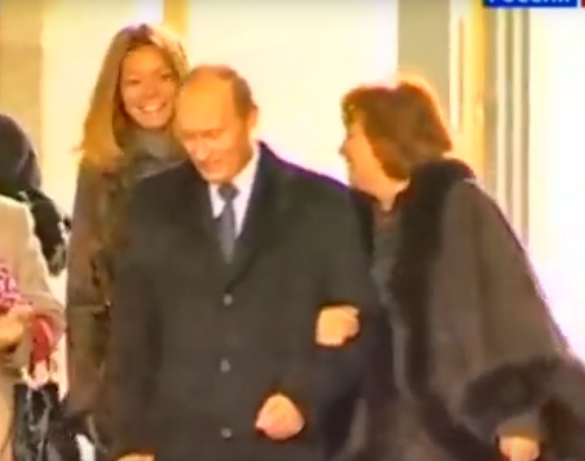 Maria (lijevo) s tatom 2007.