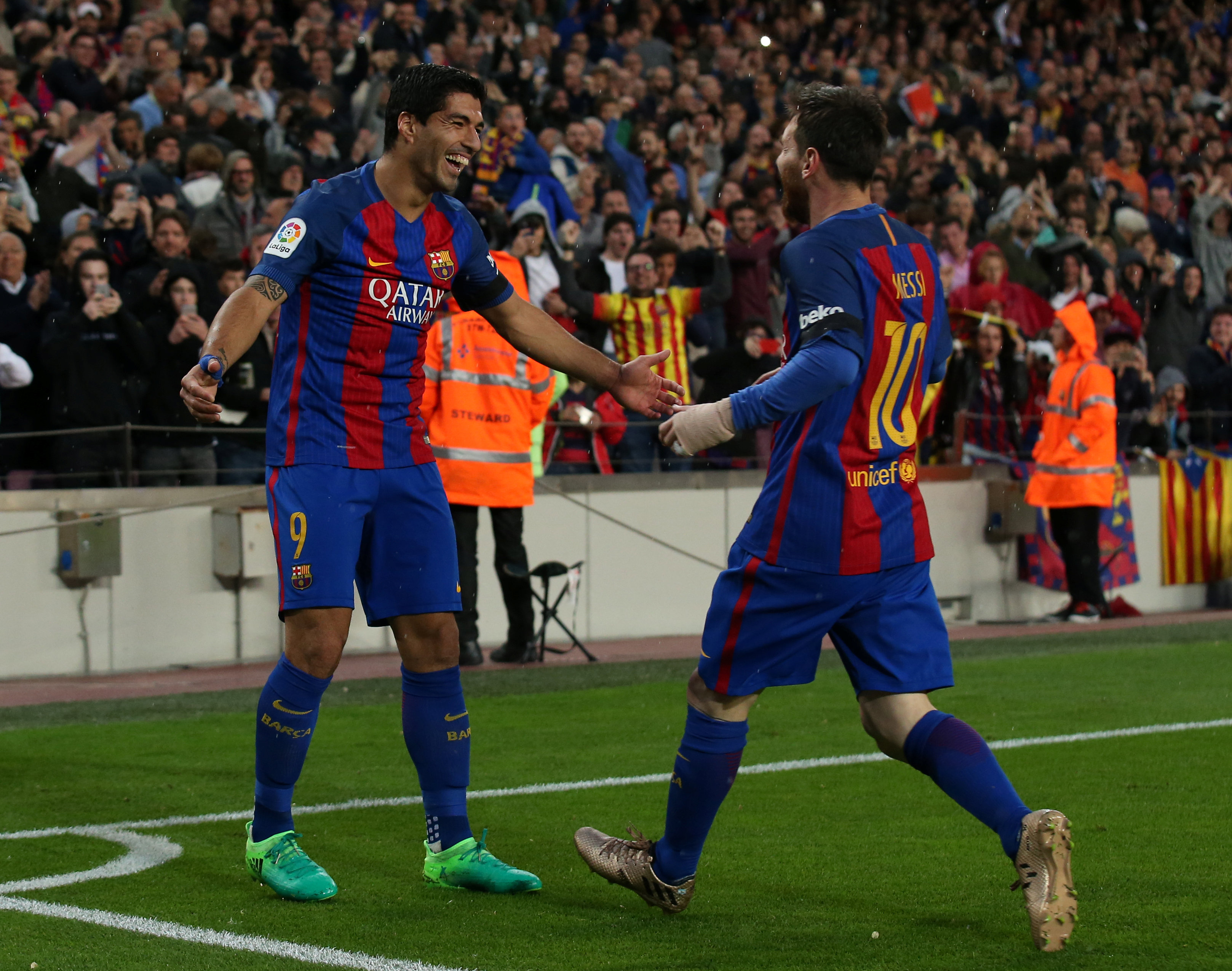 2017-04-05T185346Z_459516255_RC1A46C1EAD0_RTRMADP_3_SOCCER-SPAIN-FCB-SEV