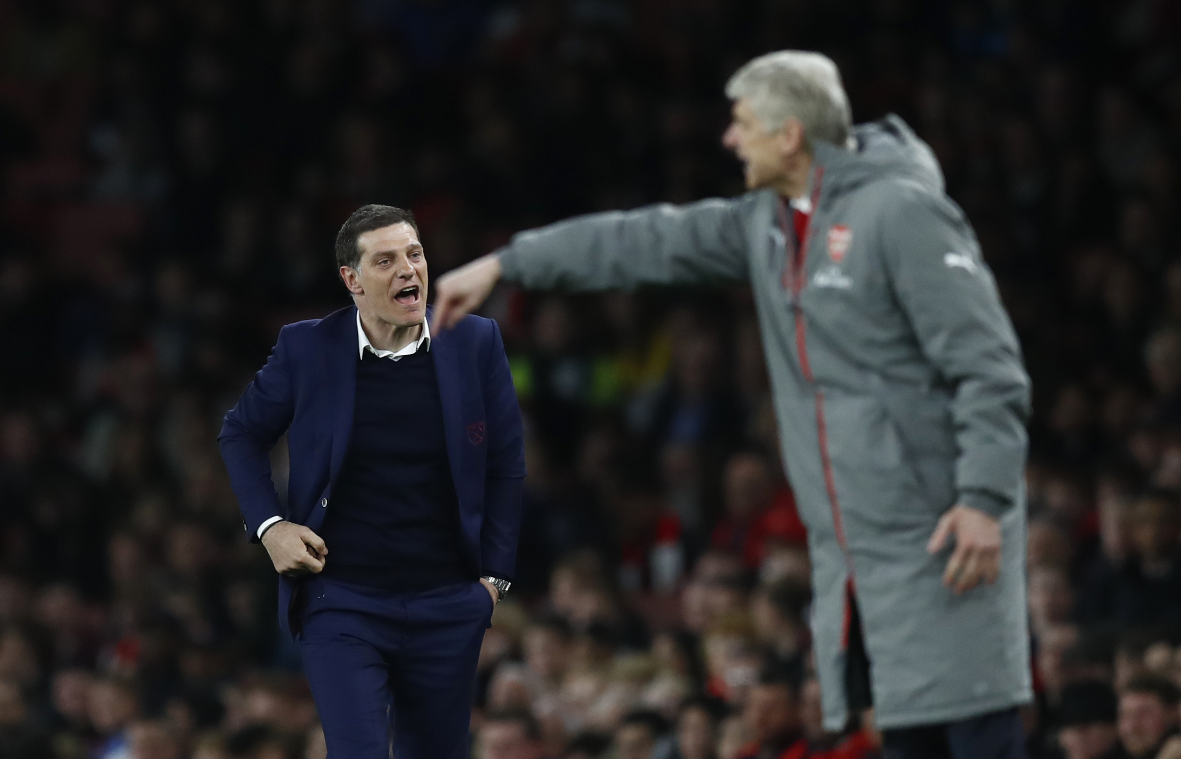 2017-04-05T202126Z_134425286_MT1ACI14774276_RTRMADP_3_SOCCER-ENGLAND-ARS-WHU