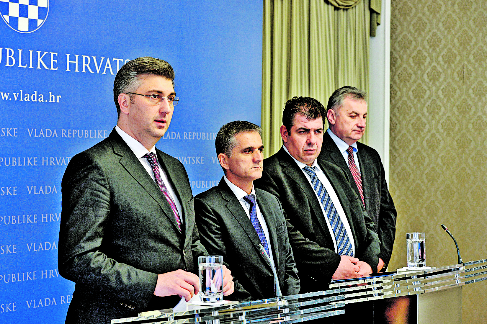 117289-150331-vlada_press11-070417