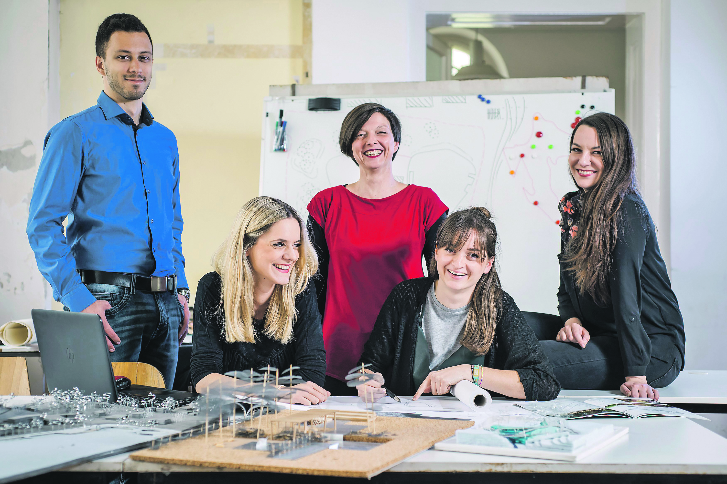 Iva Rechner Dika, profesorica na Agronomskom fakultetu, sa svojim timom studenata koji su u Krakovu predstavili projekt uređenja glavnog gradskog parka u mini Hrvatsku