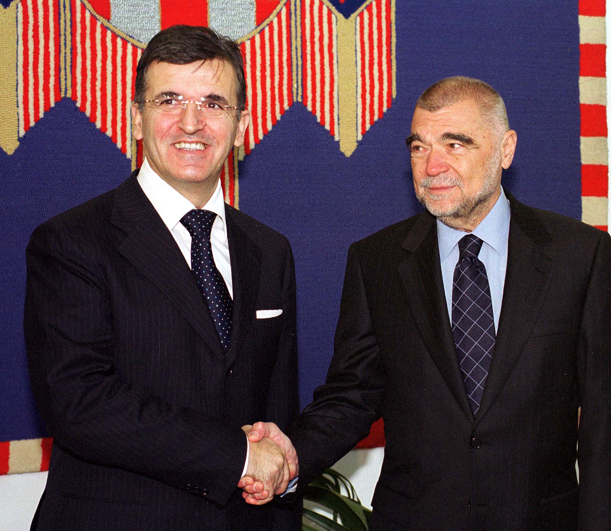 marovic_mesic42405-desk_1