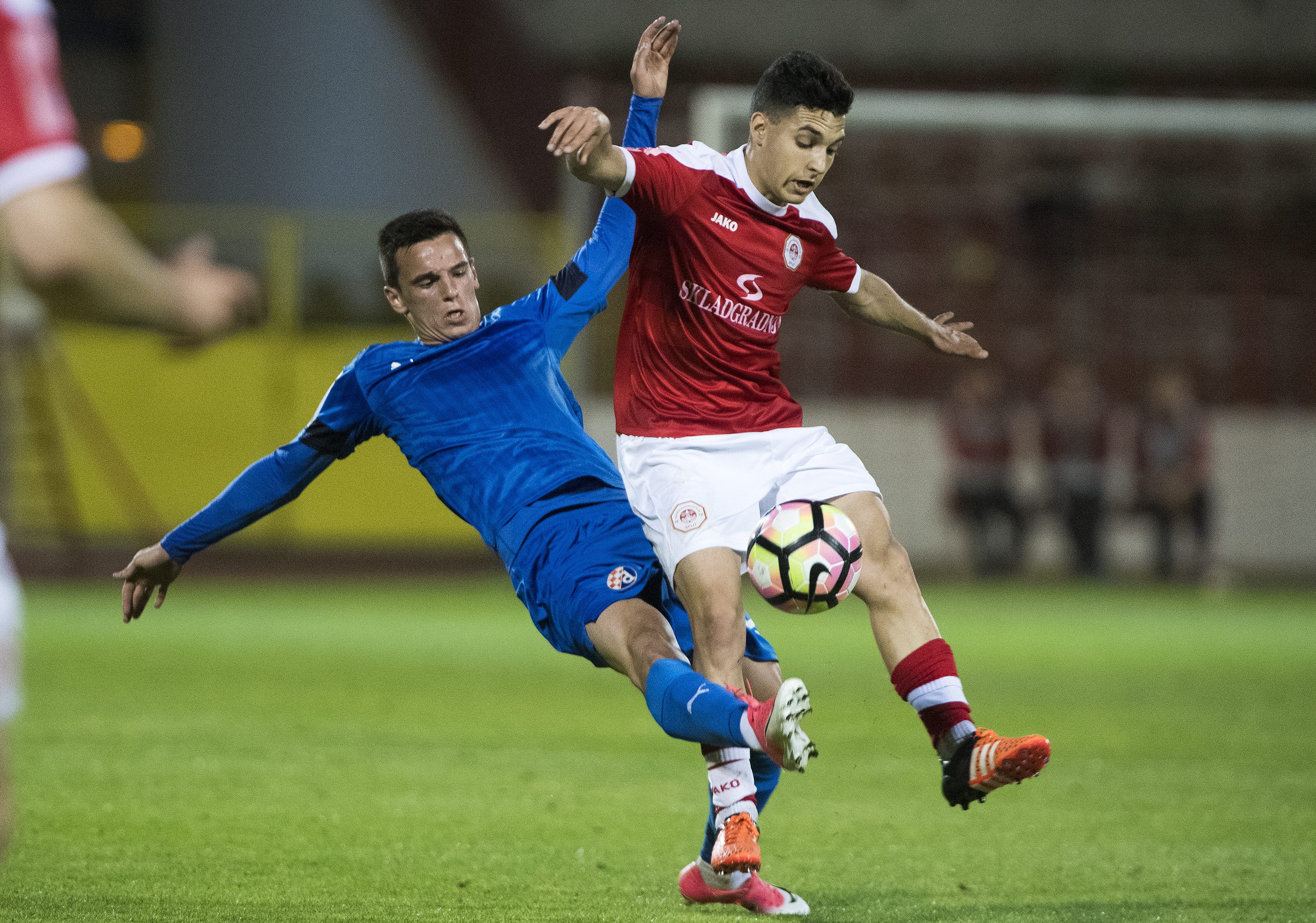 ac_split_dinamo4-120517