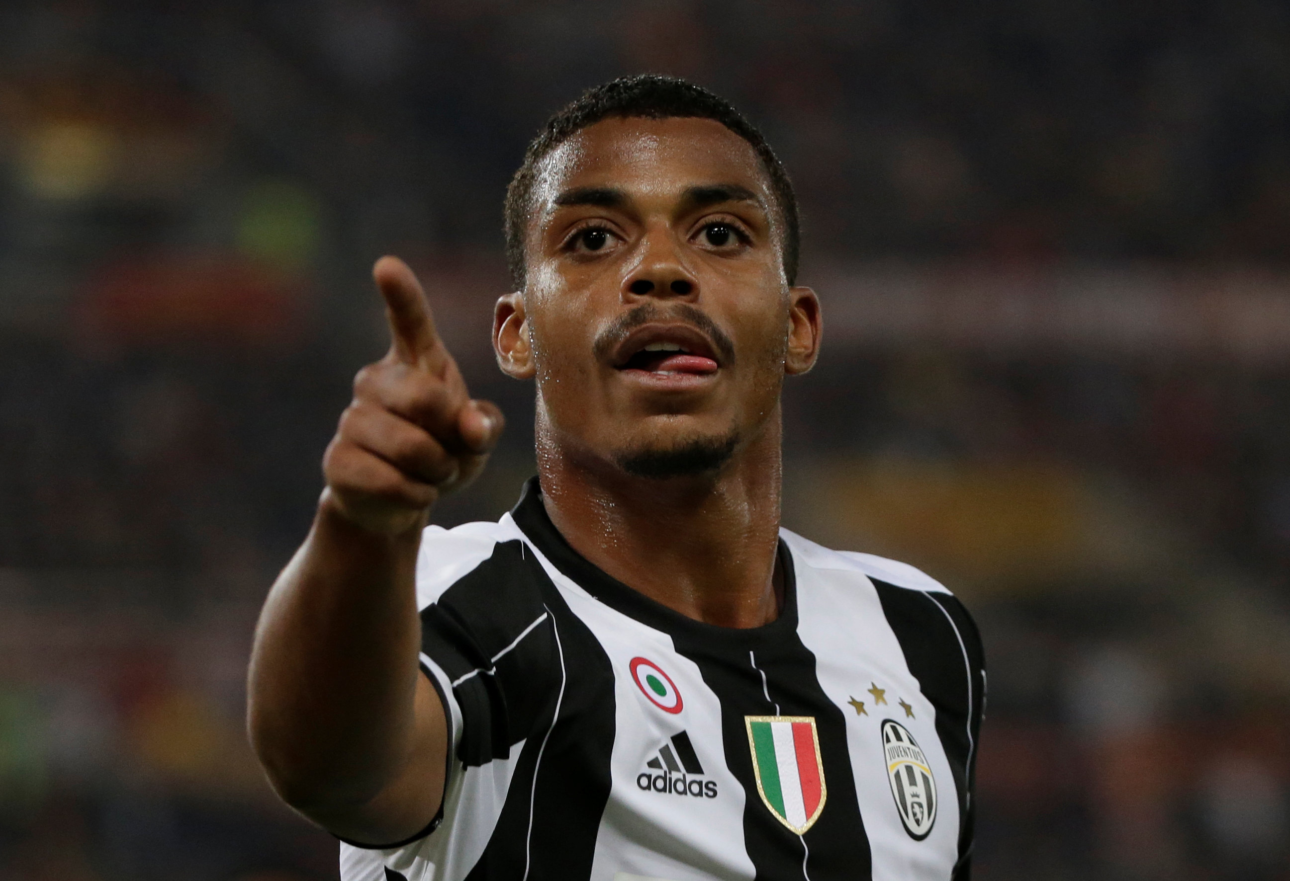 2017-05-14T192235Z_1961710326_RC14BA0A6D50_RTRMADP_3_SOCCER-ITALY-ROM-JUV