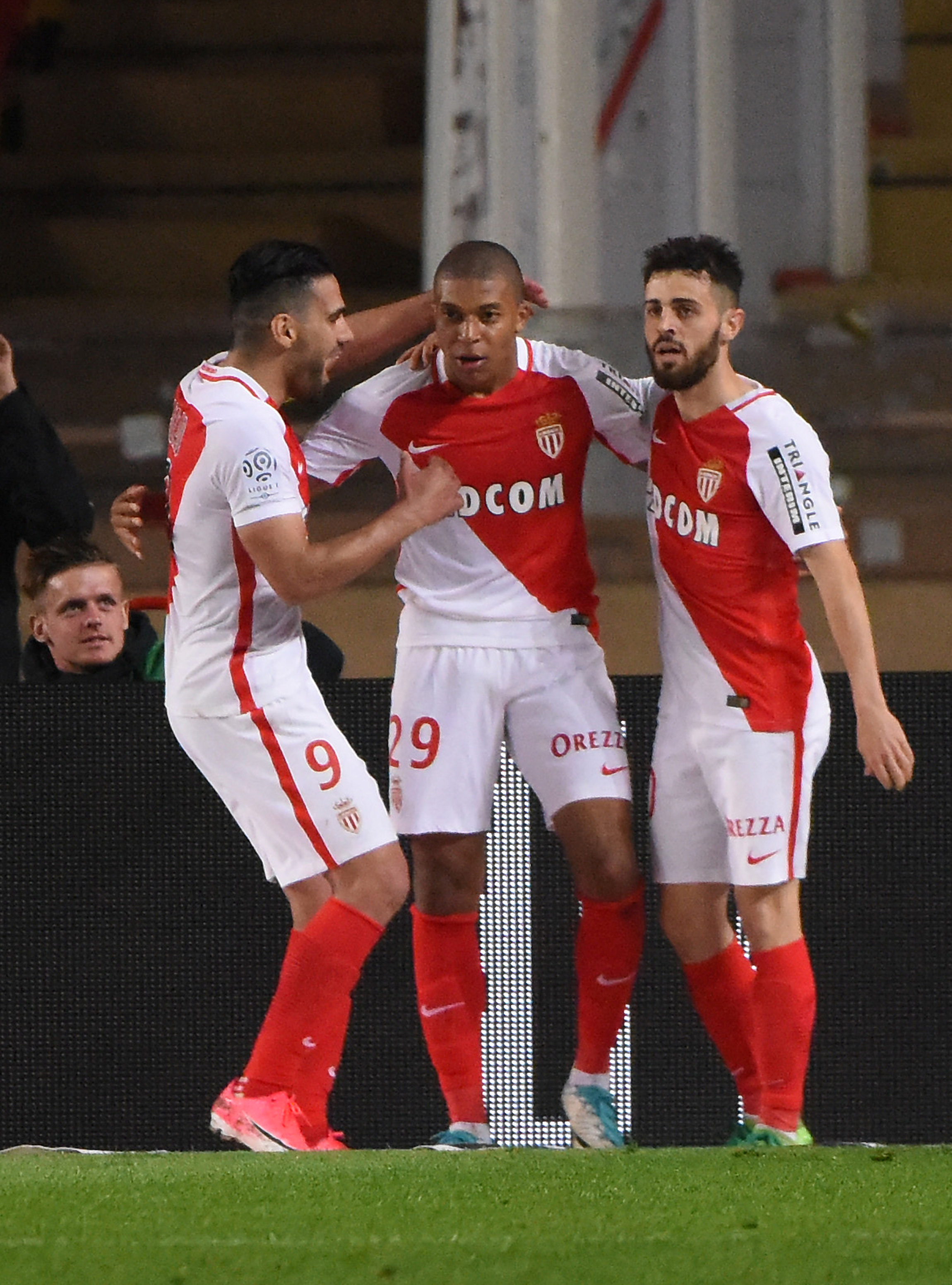 2017-05-14T200140Z_2045393405_RC1B10A159C0_RTRMADP_3_SOCCER-FRANCE-AMO-LIL