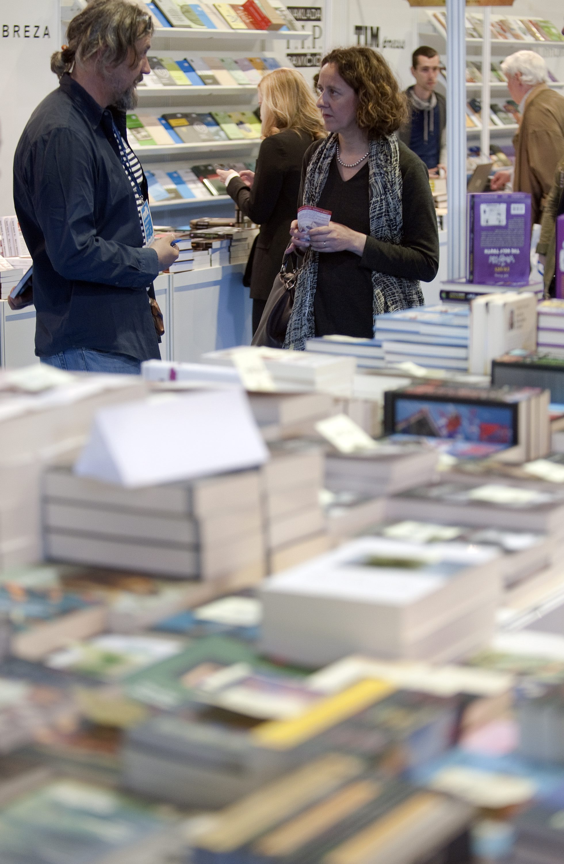 Predsjednik Zajednice nakladnika i knjižara Mišo Nejašmić i ministrica kulture Nina Obuljen Koržinek