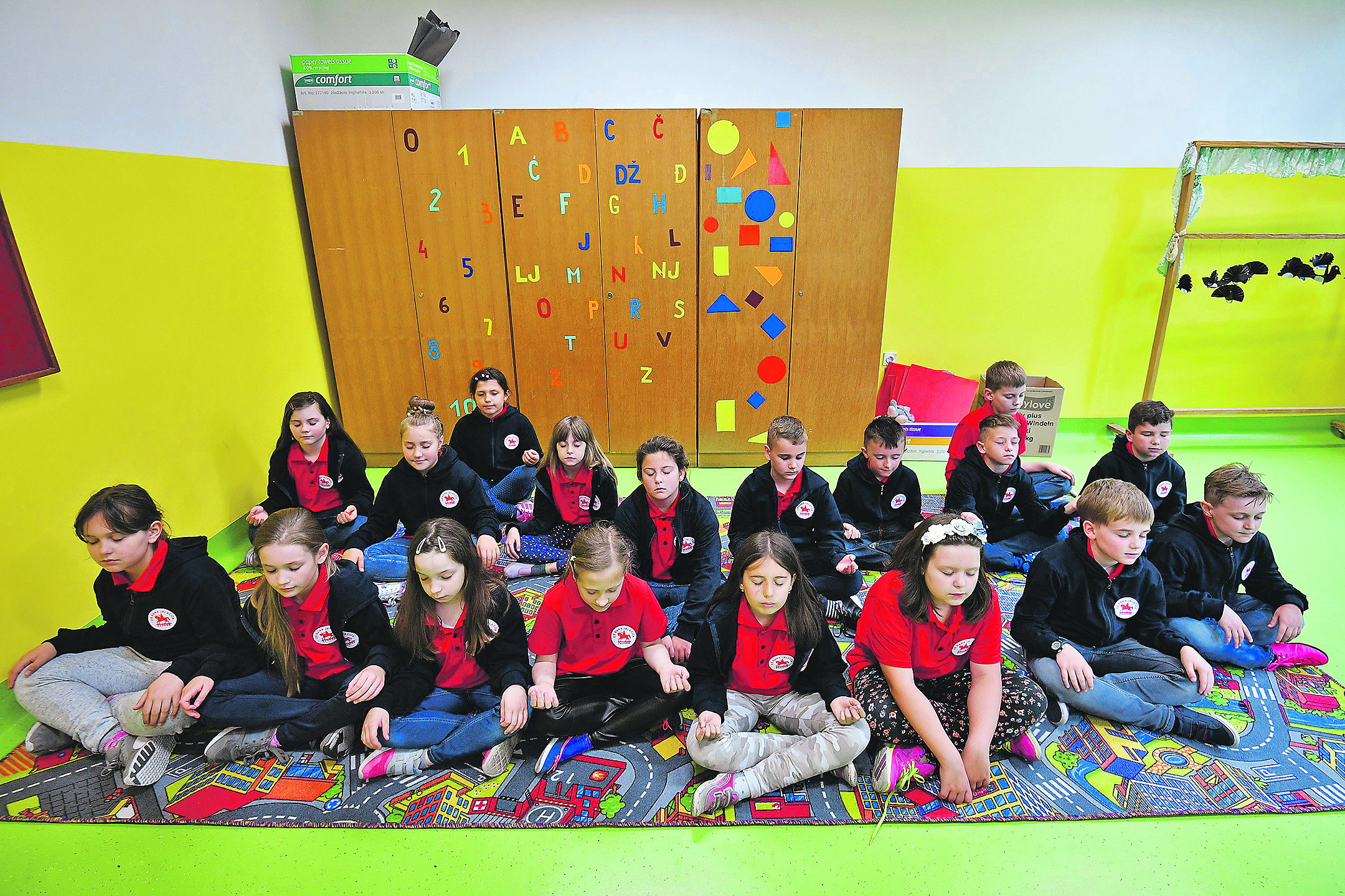 ucenici_meditacija-150517