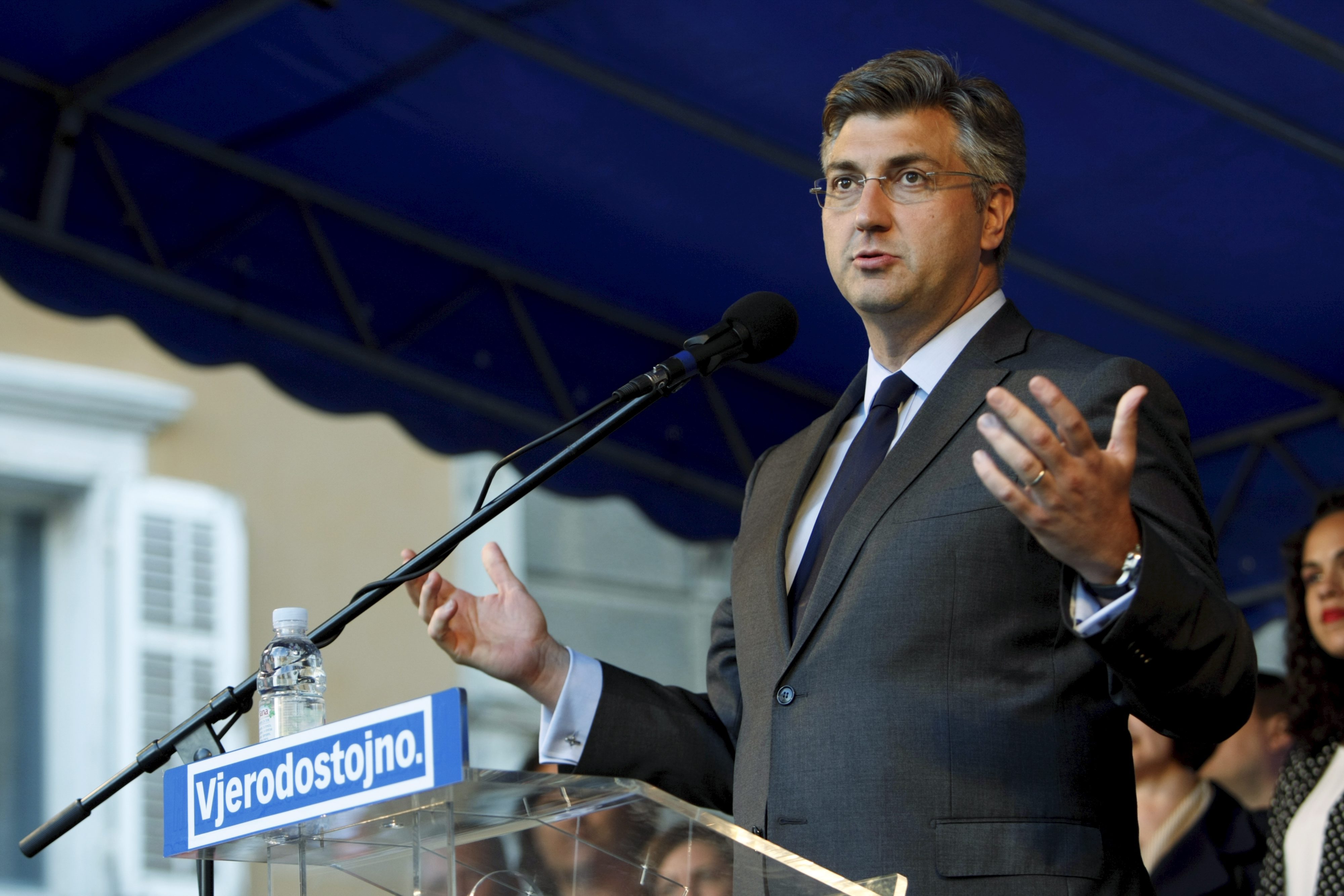 predizborni_skup_hdz19-150517