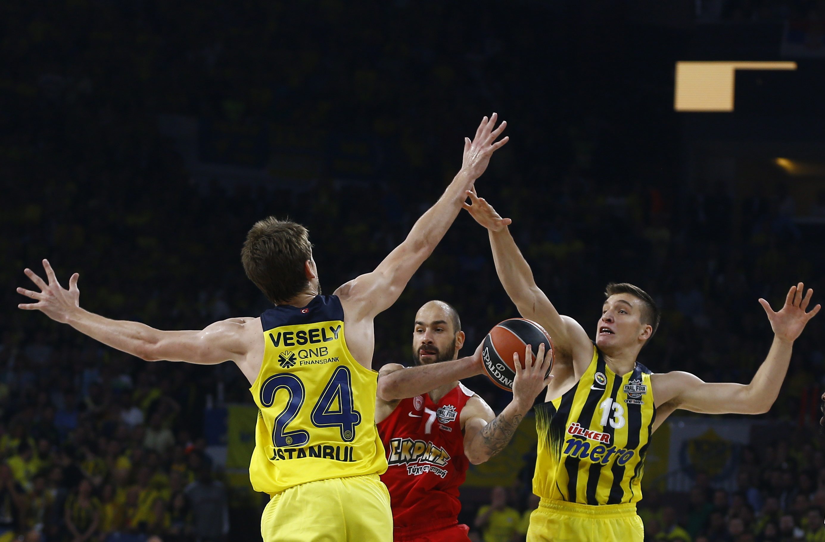2017-05-21T190717Z_77626872_UP1ED5L1H448V_RTRMADP_3_BASKETBALL-EUROLEAGUE