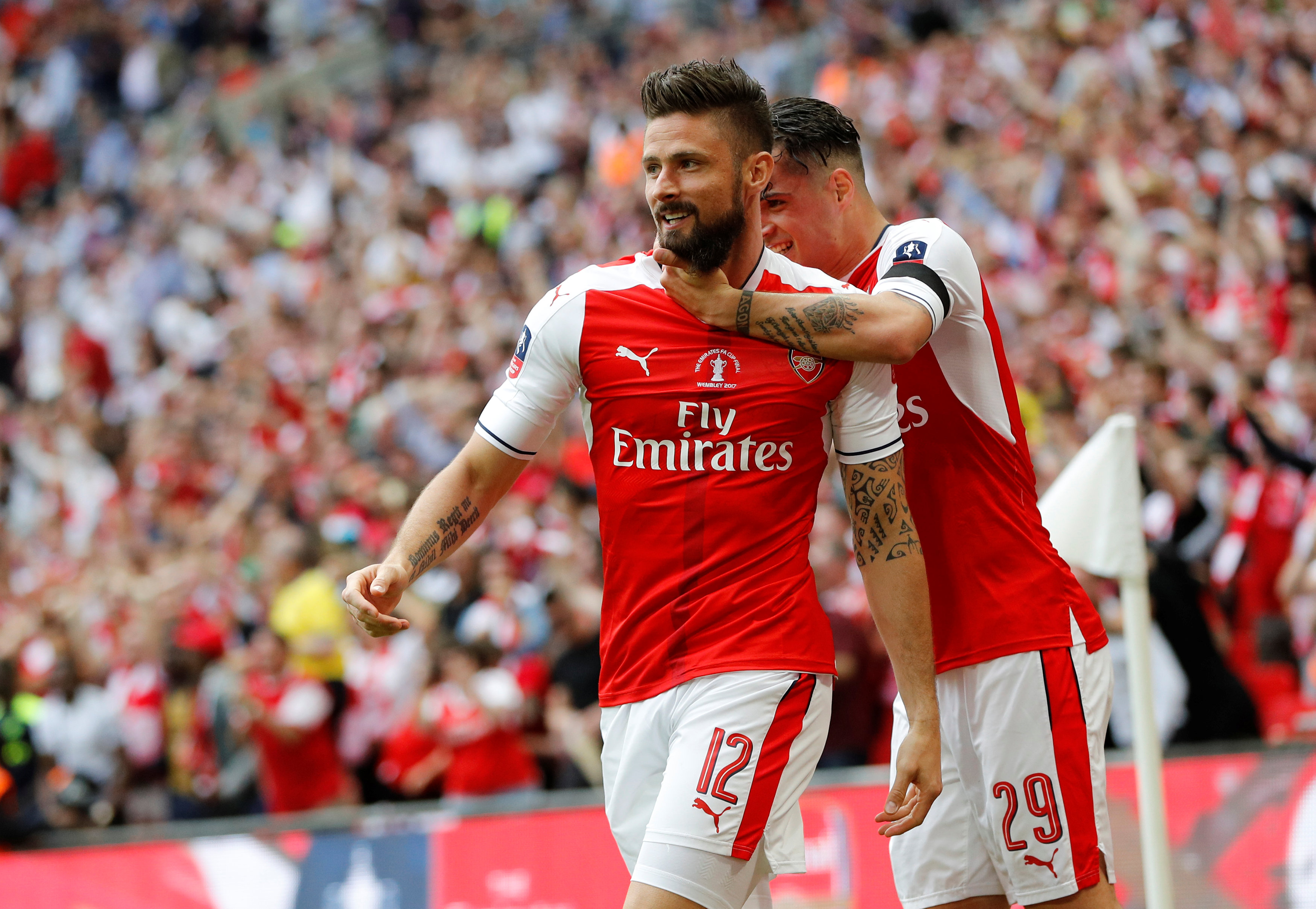 2017-05-27T181346Z_487381480_RC1A94DE02B0_RTRMADP_3_SOCCER-ENGLAND-ARS-CHE-FINAL