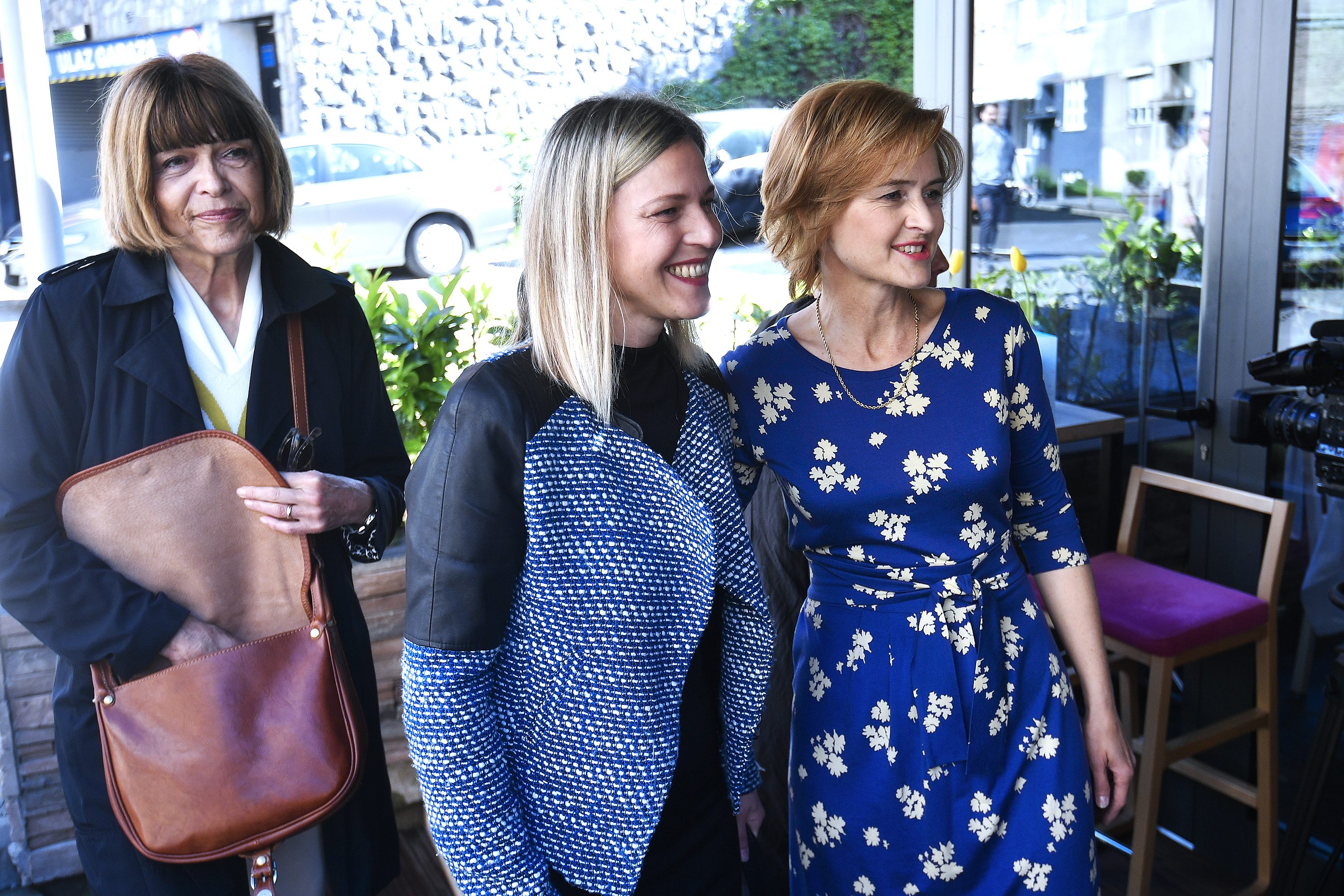 Nezavisna kandidatkinja za gradonačelnicu Zagreba Sandra Švaljek organizirala je događaj 'Doručak žena s vizijom' u piceriji Pizza House Chateau, gdje se družila s poznatim damama