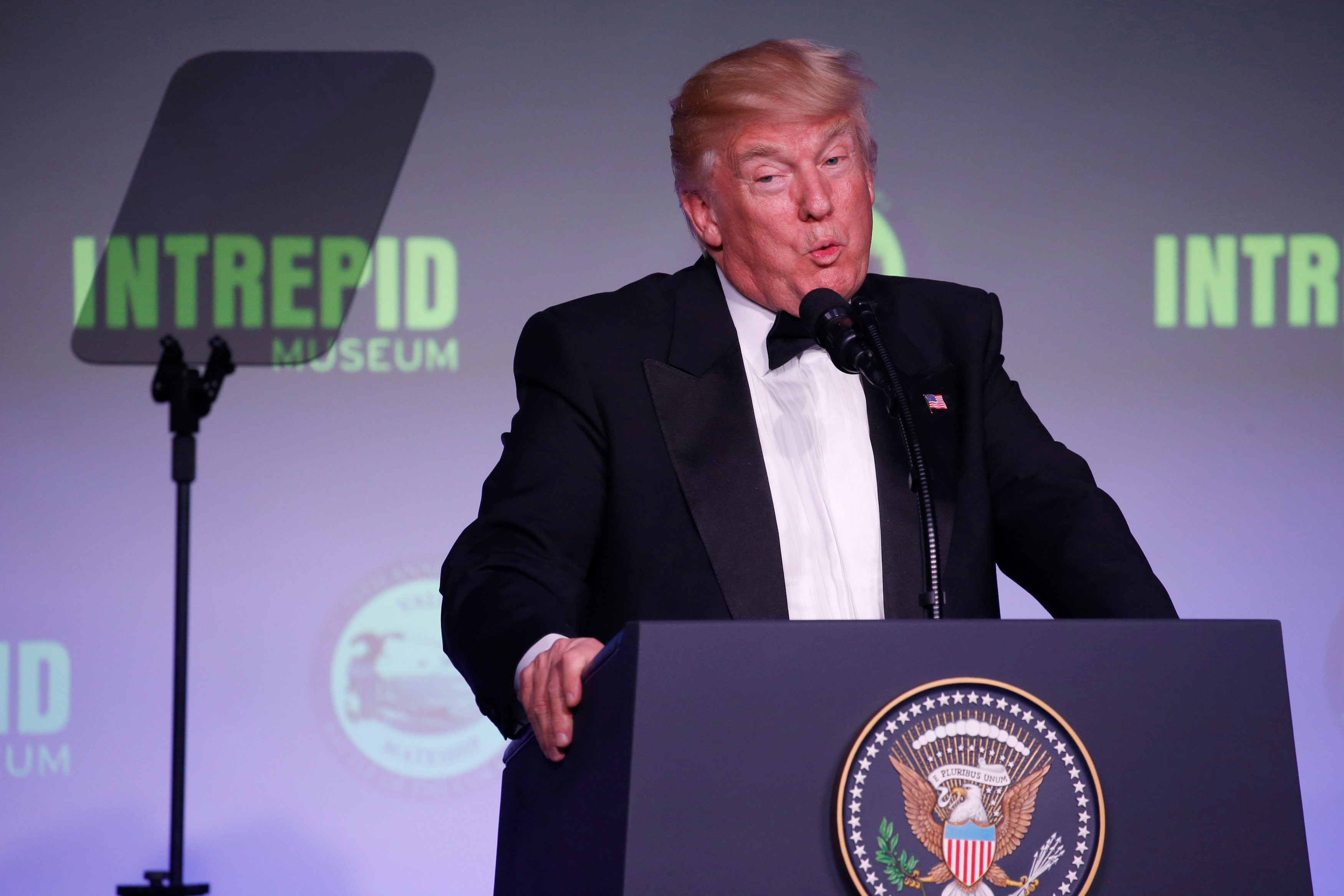 2017-05-05T010936Z_1383855667_RC15BD079710_RTRMADP_3_USA-AUSTRALIA