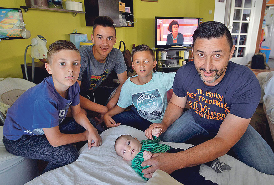 Igor Vukelić sa sinovima