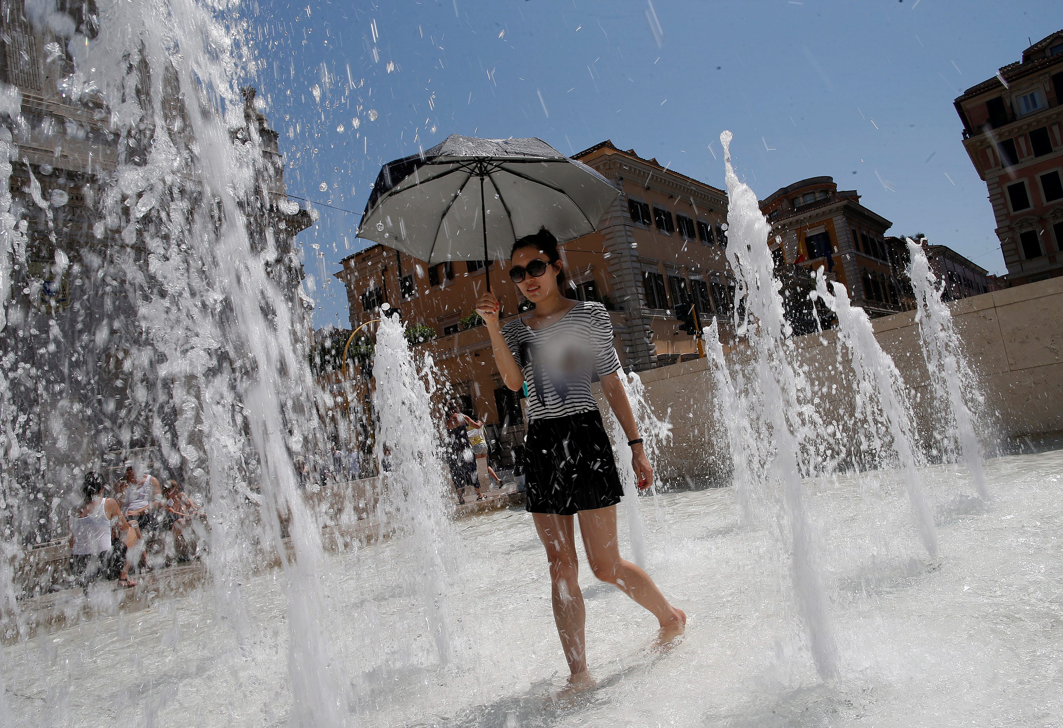 2017-06-12T171450Z_2147347399_RC14C8258E60_RTRMADP_3_ITALY-ART-ROME-FOUNTAINS