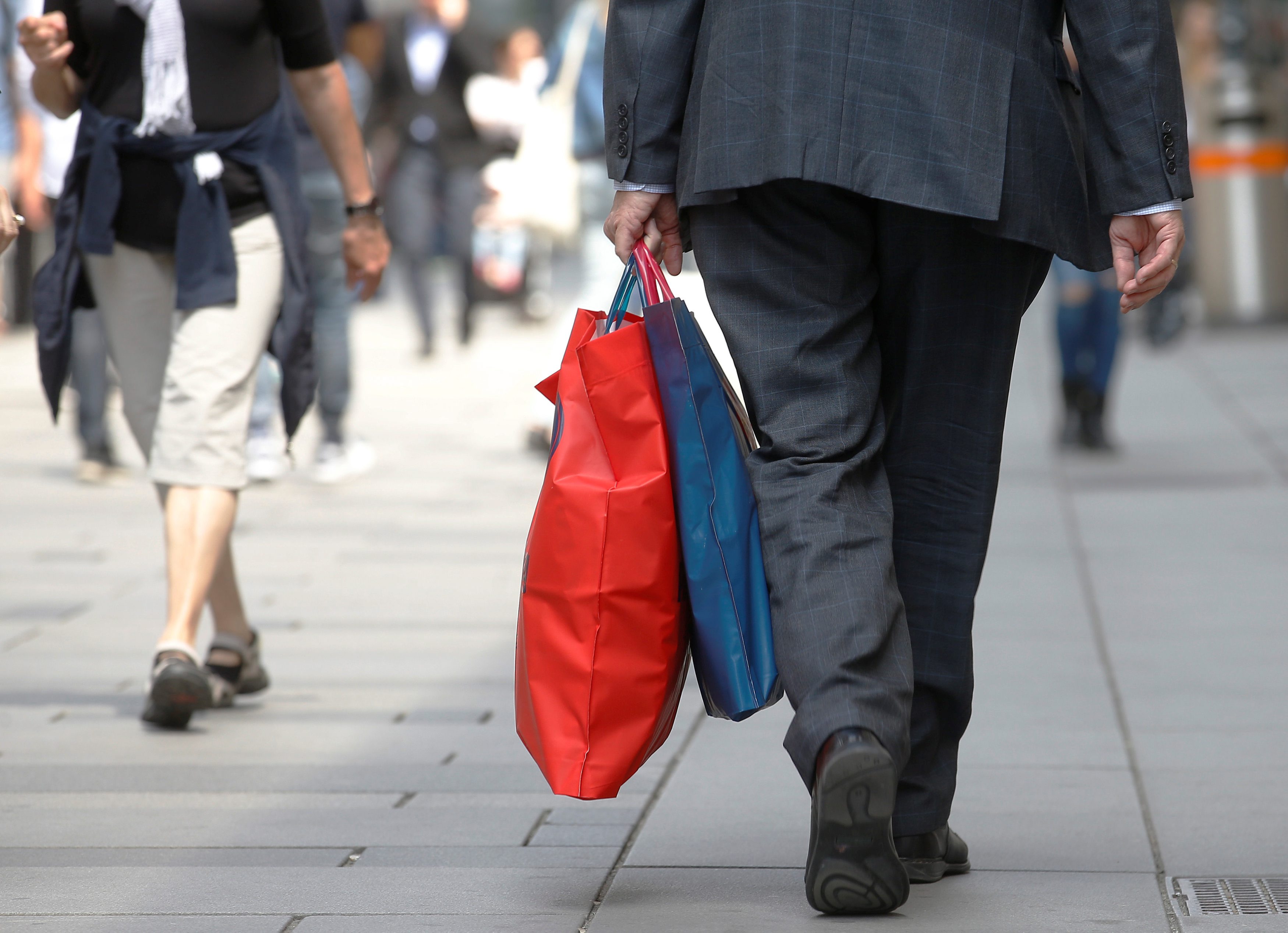 2017-05-17T122550Z_848868302_RC13CCC21F60_RTRMADP_3_GLOBAL-RETAIL