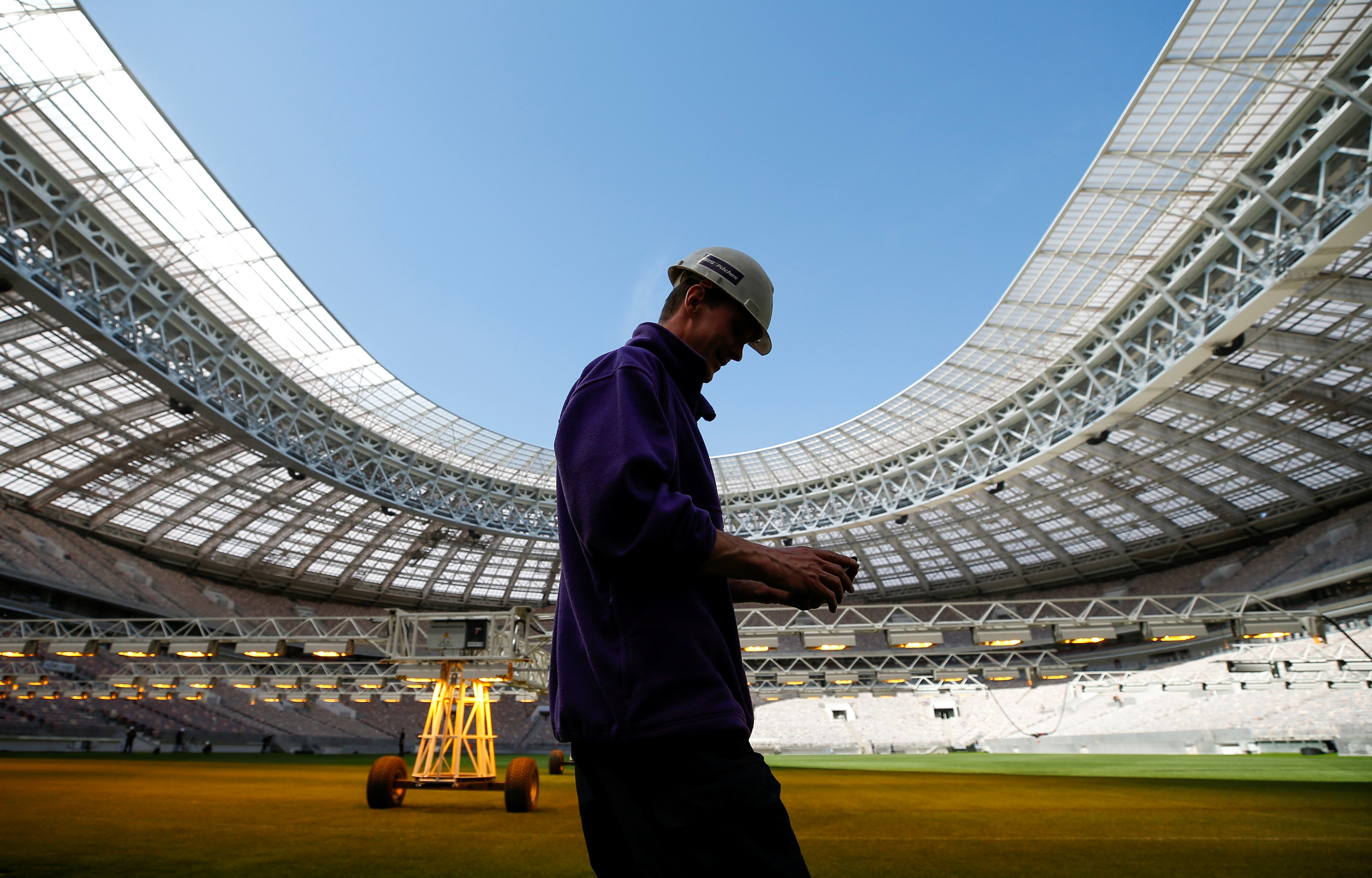 2017-05-06T141903Z_6017201_RC1E5BB58C80_RTRMADP_3_SOCCER-WORLDCUP-RUSSIA