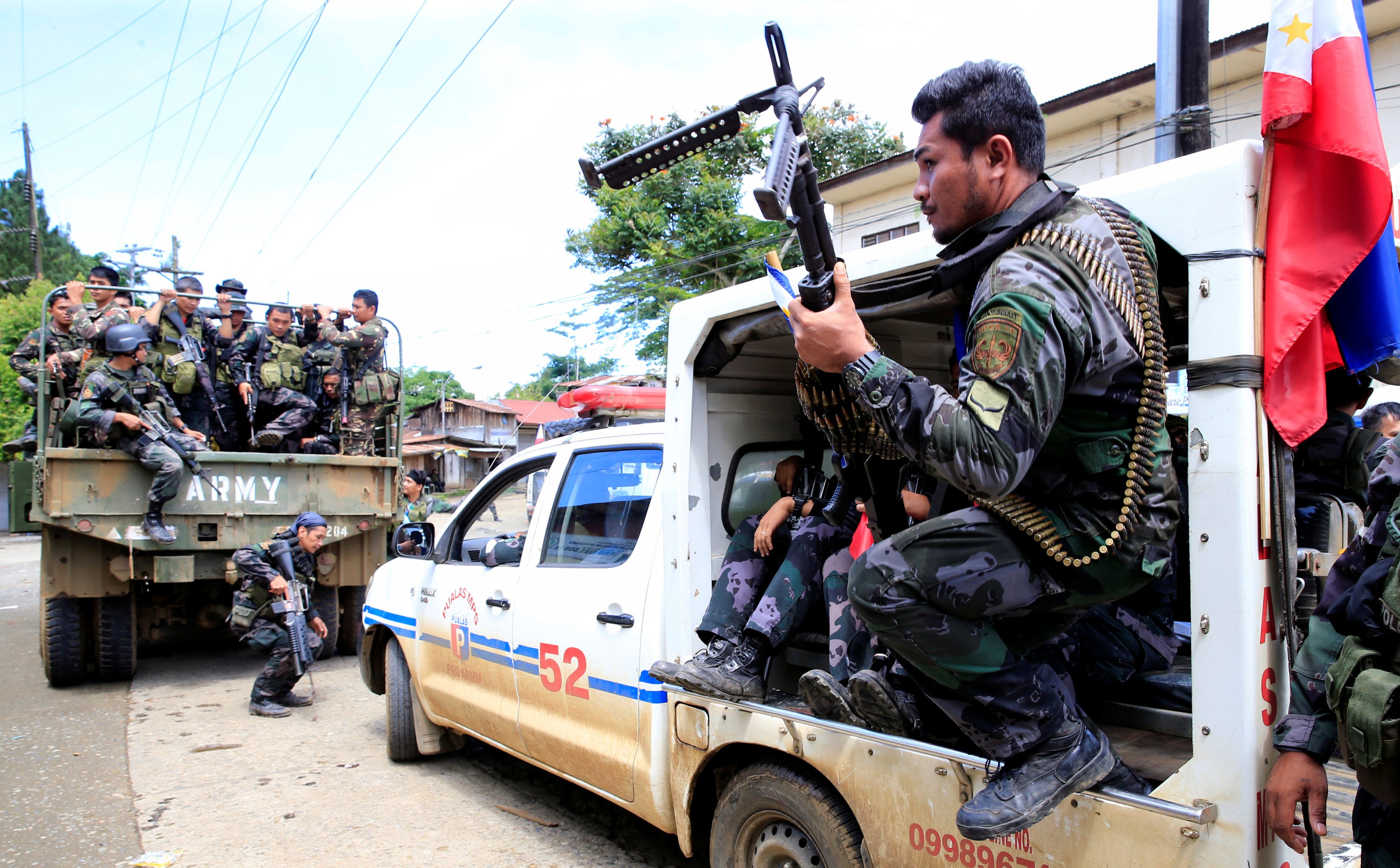 2017-06-19T071750Z_1844174362_RC1543607310_RTRMADP_3_PHILIPPINES-MILITANTS