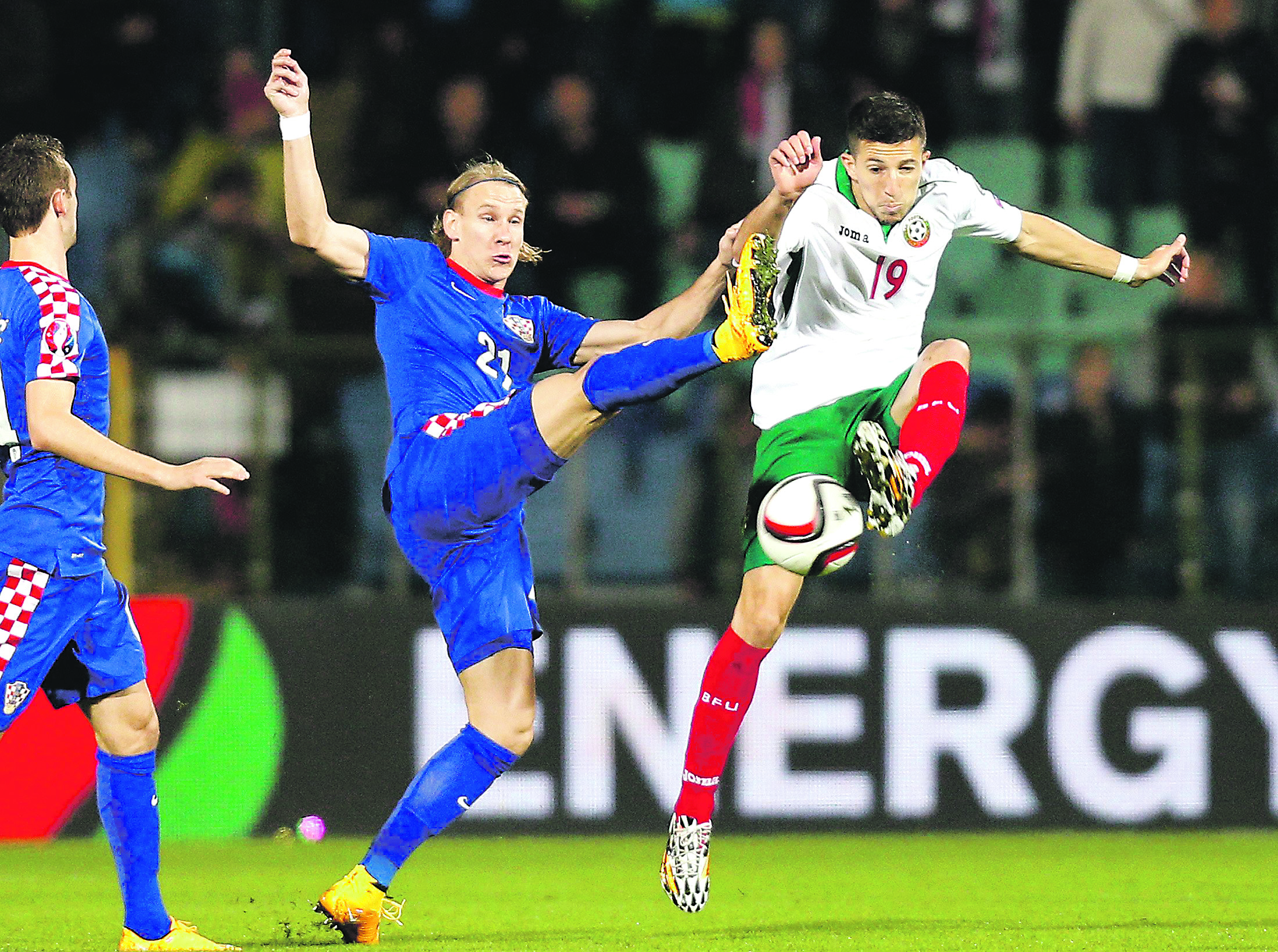 2014-10-10T194432Z_1382509542_GM1EAAB0AB101_RTRMADP_3_SOCCER-EURO_copy