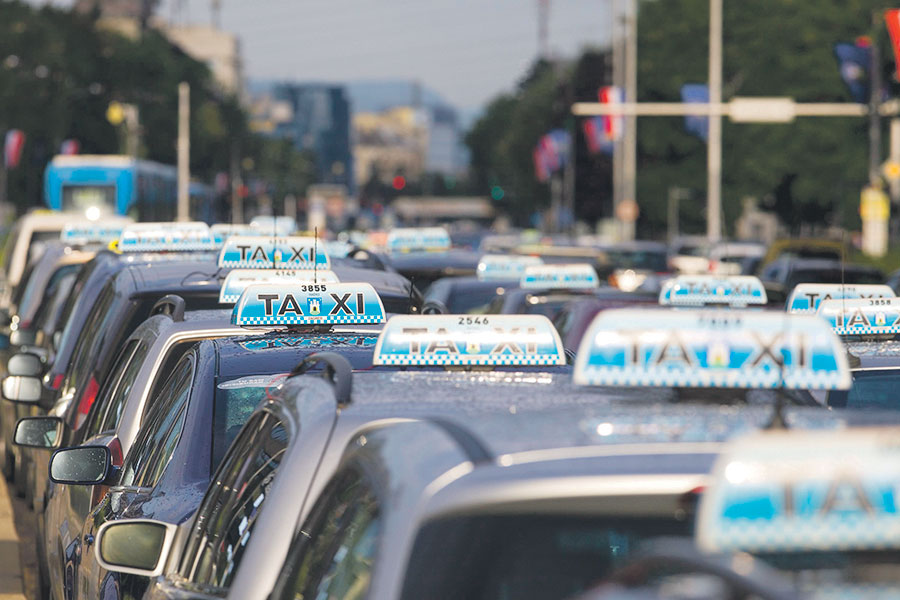 130727-167889-taxi_prosvjed