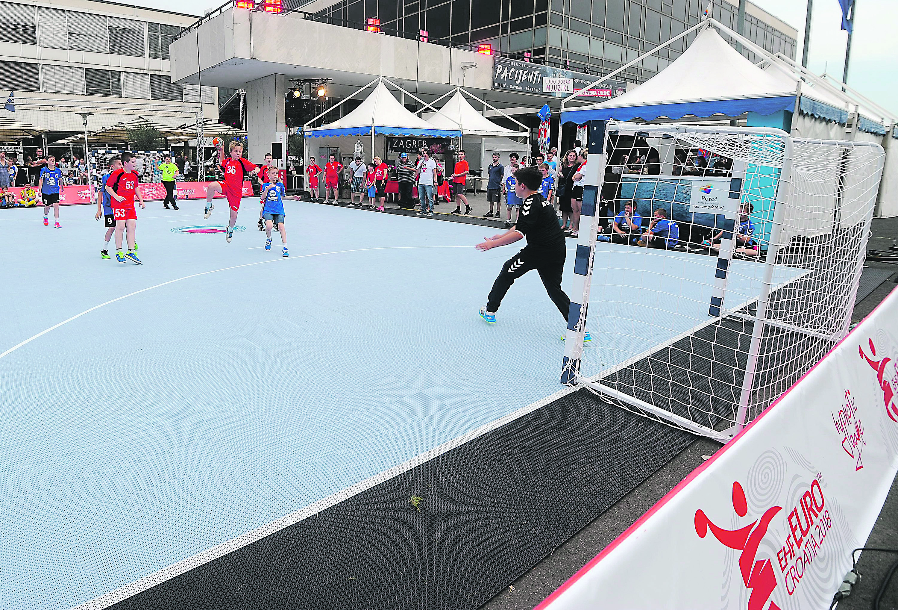 238633-117508-euro_2018_04-220617_copy