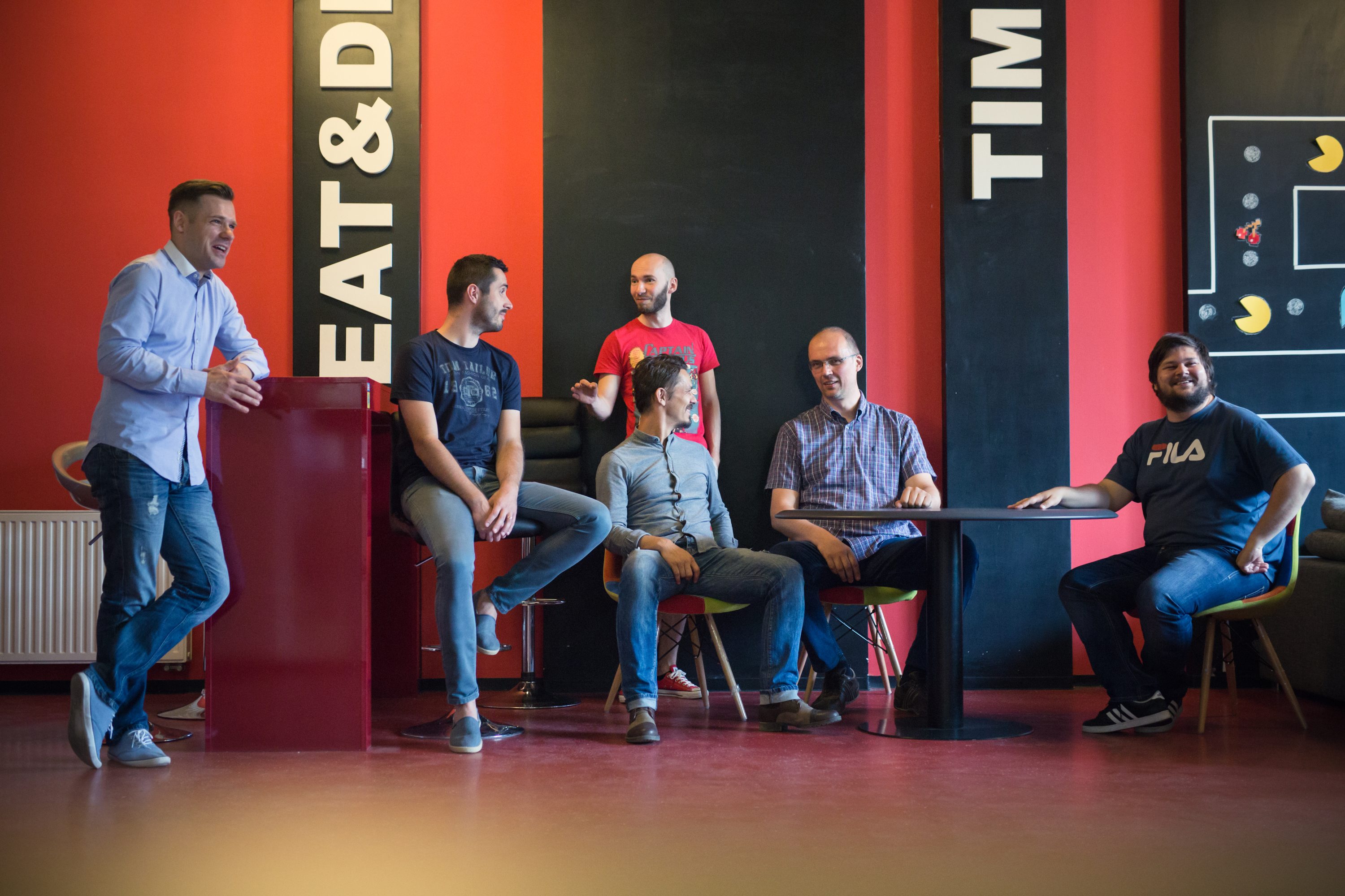 Predstavnici Osijek Software City: Želimir Gusak iz tvrtke Inchoo, Matija Kopić, vlasnik tvrtke Gideon Brothers, Bela Ikotić, glavni tajnik Osijek software city Osijek i voditelj tehničkog odjela u BIOS-u, Igor Plac iz tvrtke Prototyp, Denis Sušac,vlasnik tvrtke Mono Software i Boris Raus, vlasnik tvrtke Bamboo Lab