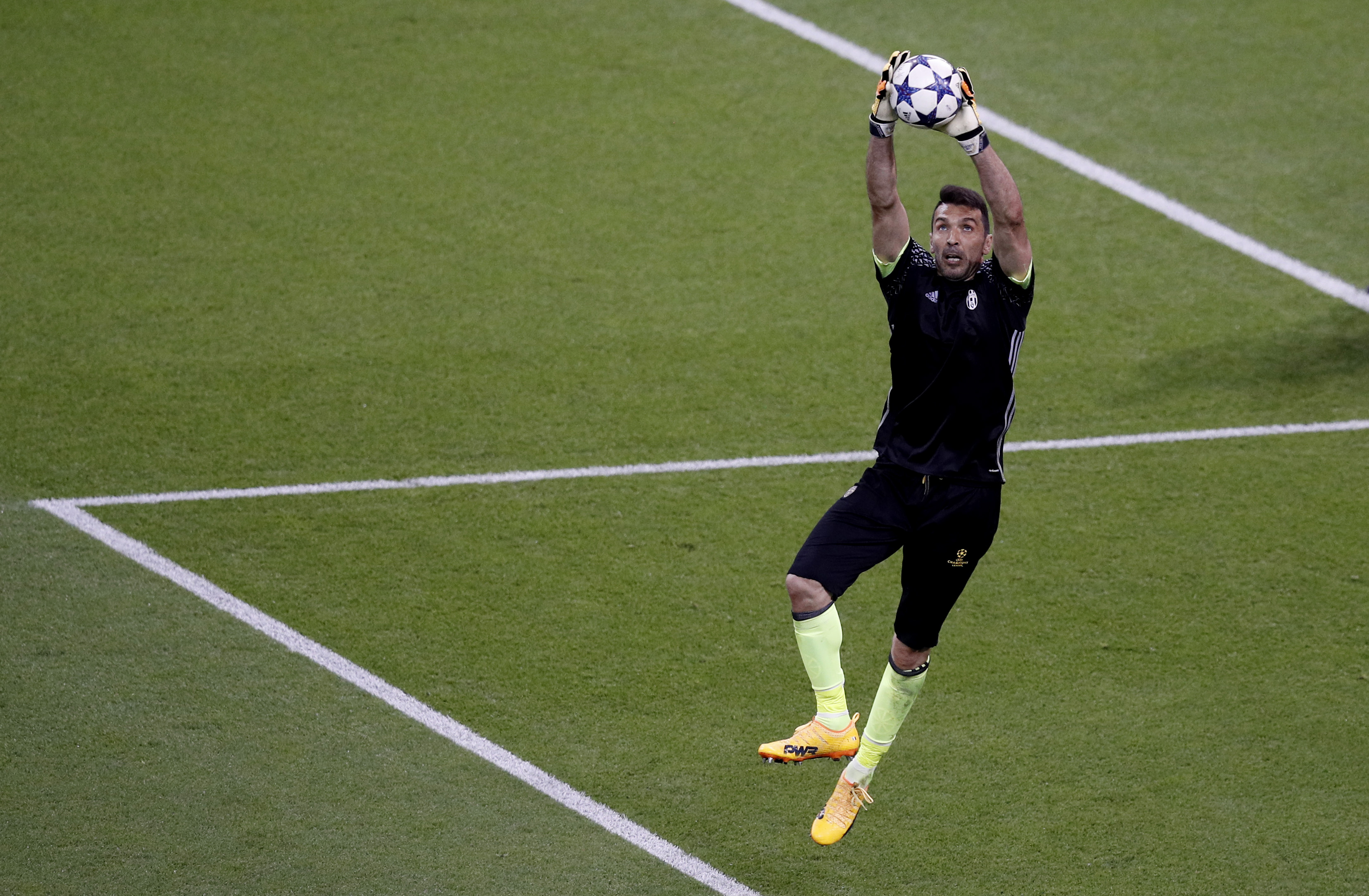 2017-06-03T182725Z_139516045_MT1ACI14801766_RTRMADP_3_SOCCER-CHAMPIONS-FINAL