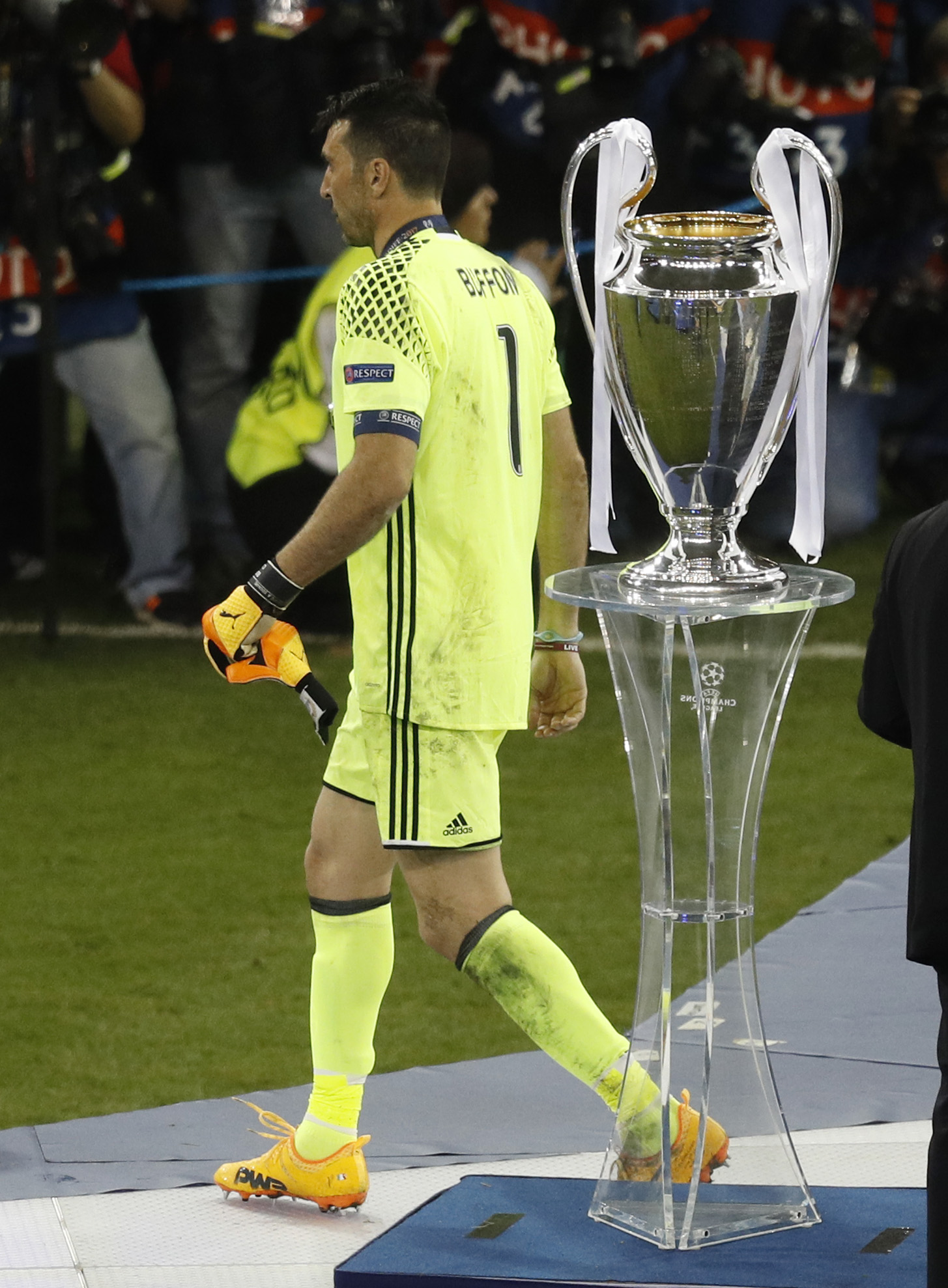 2017-06-03T205905Z_139525145_MT1ACI14802260_RTRMADP_3_SOCCER-CHAMPIONS-FINAL