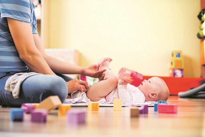 ecsImg113541-145884-tata_mijenja_pelene-7830185631292555820