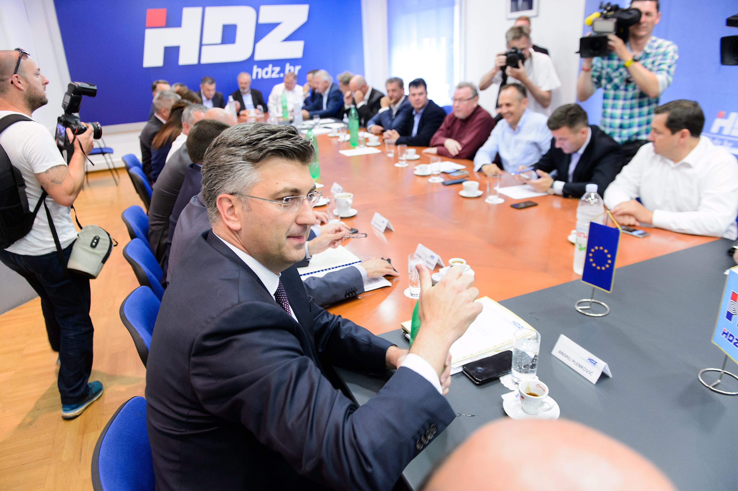 hdz12-060617